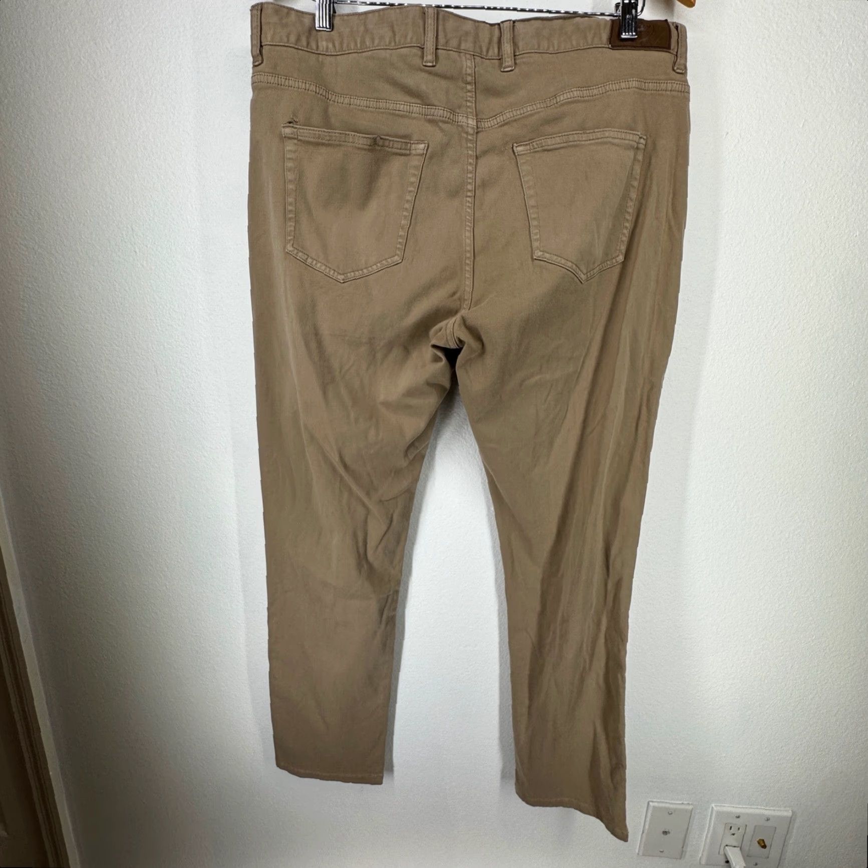 Peter Millar Peter Millar Pants Men 36x28 Chino 5 Pocket Straight Leg Tan Beige Wicking Stretch Casual Workwear Golf Size US 36 / EU 52 - 7 Thumbnail