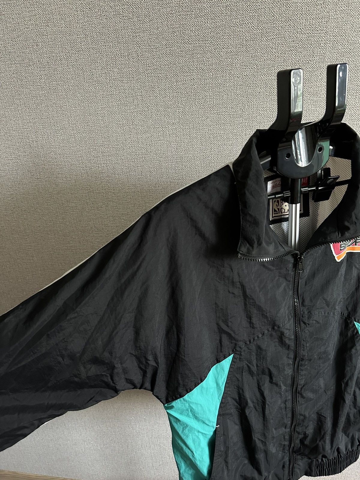 Mitchell & Ness Vintage Mitchell Ness San Antonio Spurs Nylon Jacket Size US M / EU 48-50 / 2 - 2 Thumbnail