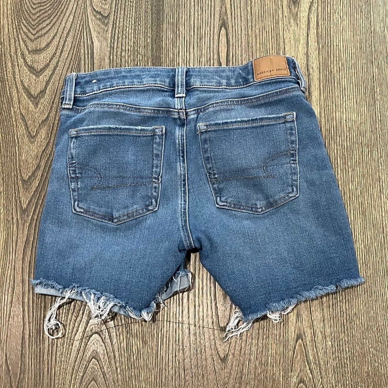 American Eagle Outfitters American Eagle The Dream Jean Midi Shorts Mid-Rise Denim 4 Size 27" / US 4 / IT 40 - 8 Thumbnail