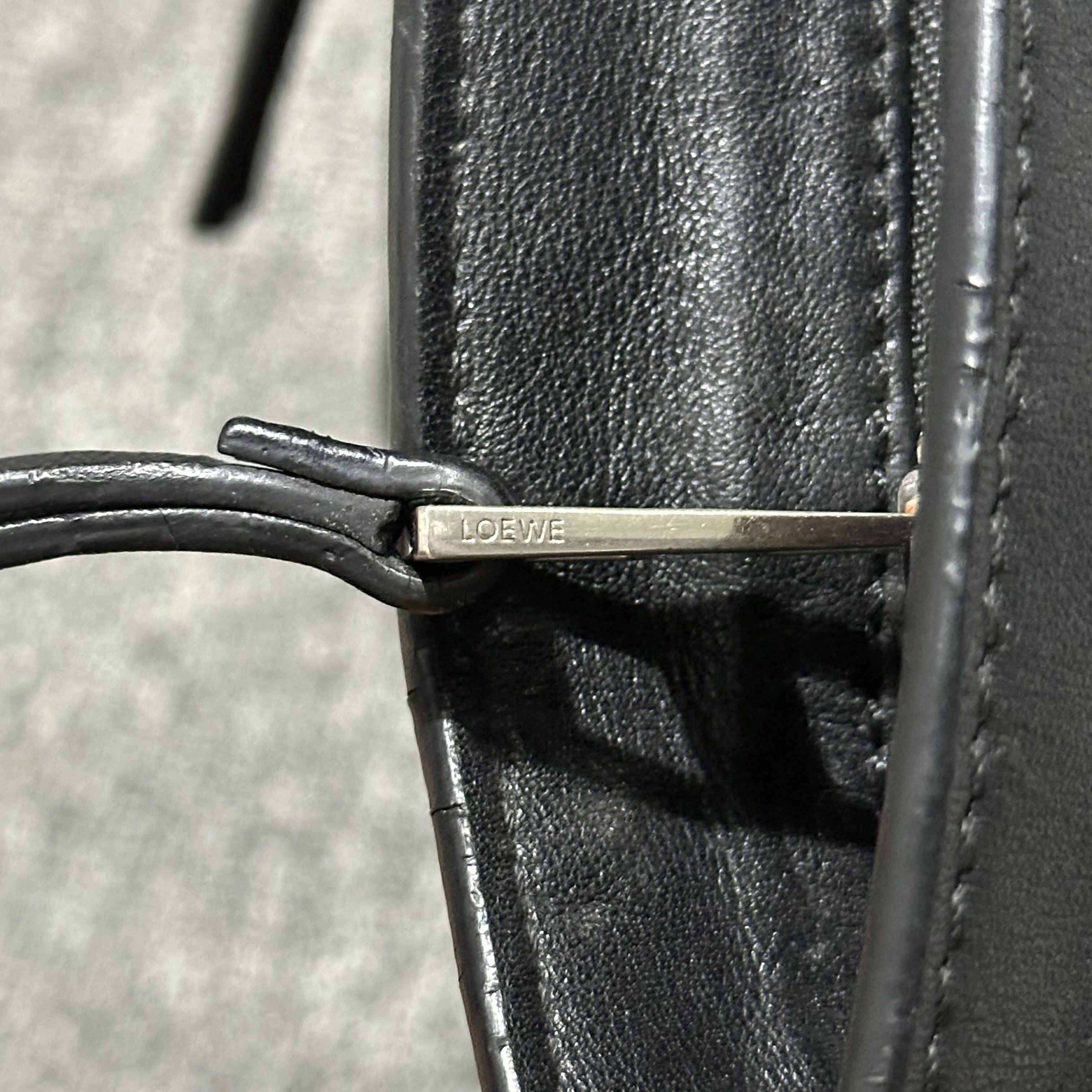 Loewe Loewe Anton Sling Soft Grained Calf Crossbody Bag Leather Size ONE SIZE - 10 Thumbnail