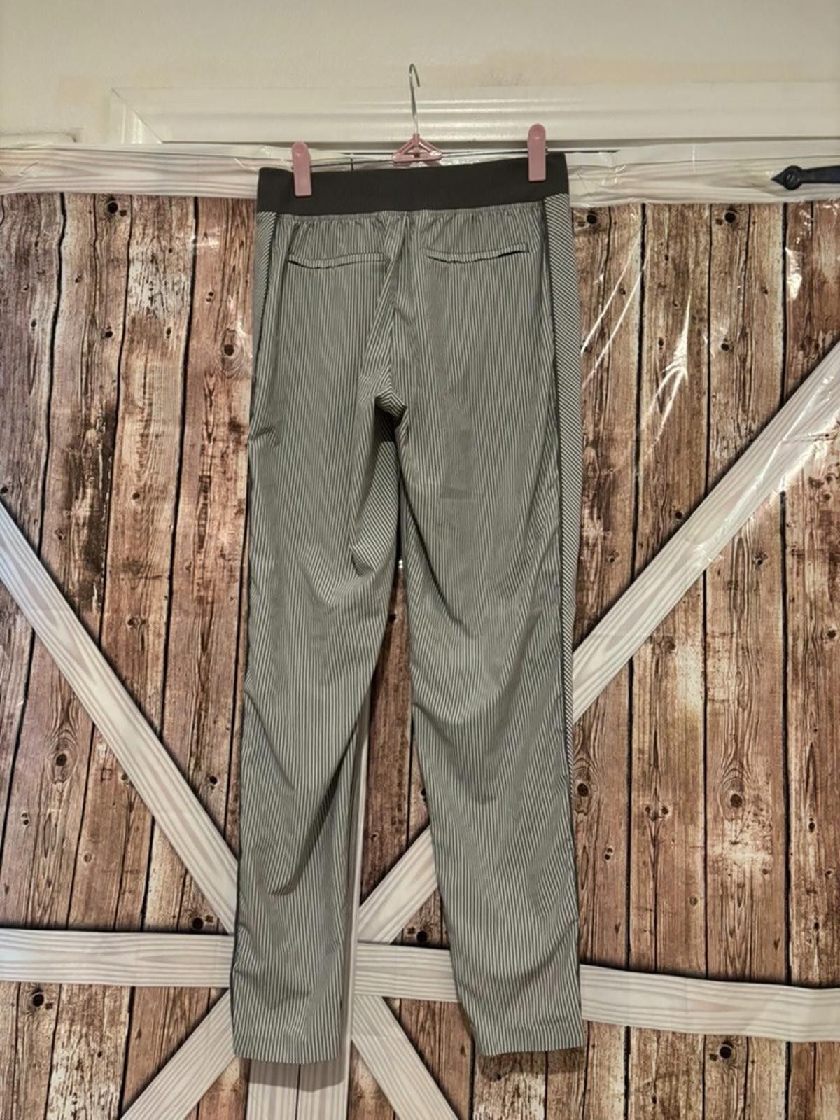 Designer Womens Athleta sz 2 grey active pants #271 Size 26" / US 2 / IT 38 - 2 Thumbnail