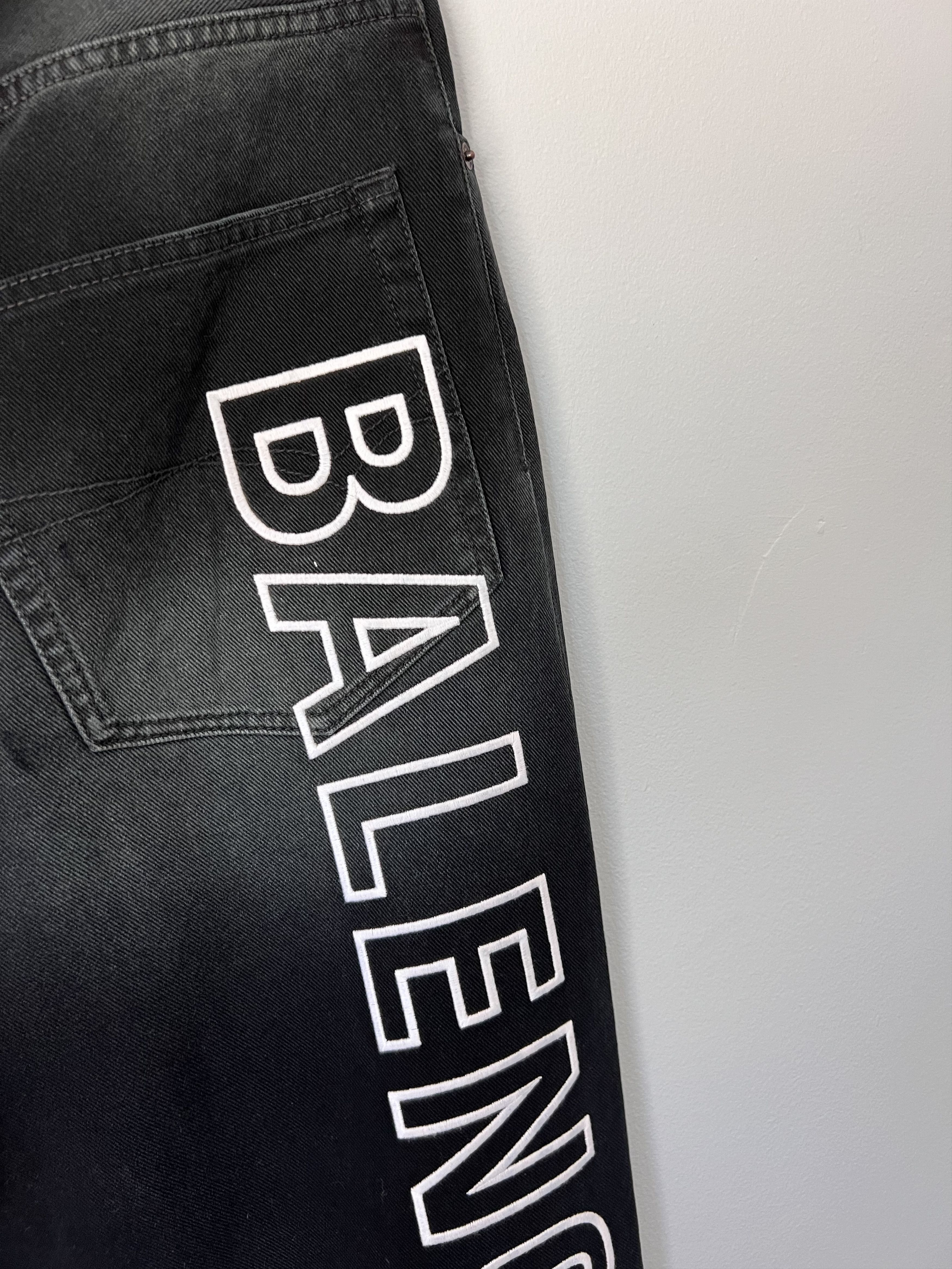 Balenciaga Balenciaga Embroidered Logo Baggy Denim in Black Size US 33 - 7 Thumbnail
