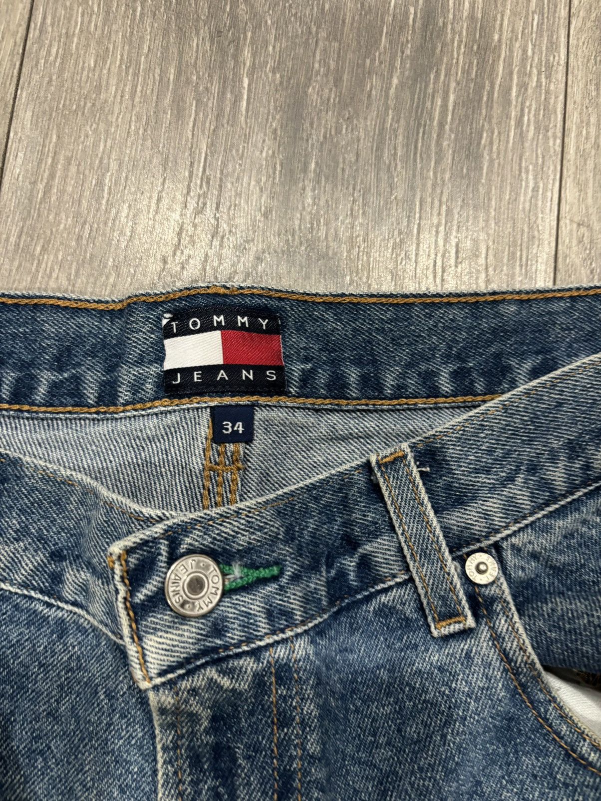 Tommy Hilfiger Vintage Tommy Hilfiger Jean Shorts Men’s Size 34 Y2K Size US 34 / EU 50 - 4 Thumbnail