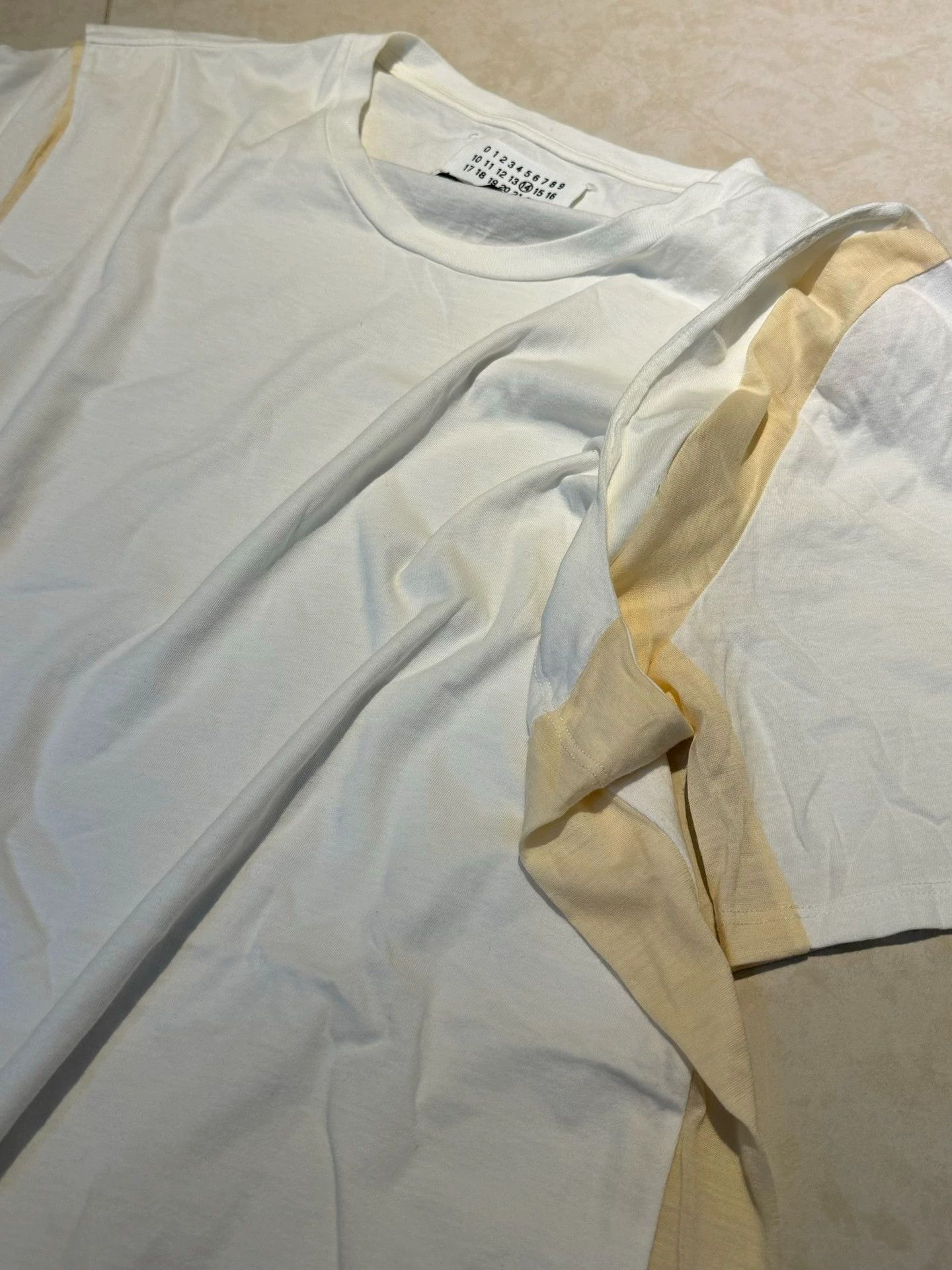 Maison Margiela Maison Margiela Deconstructed Unisex Colorblocked Tee 50 Size US M / EU 48-50 / 2 - 3 Thumbnail