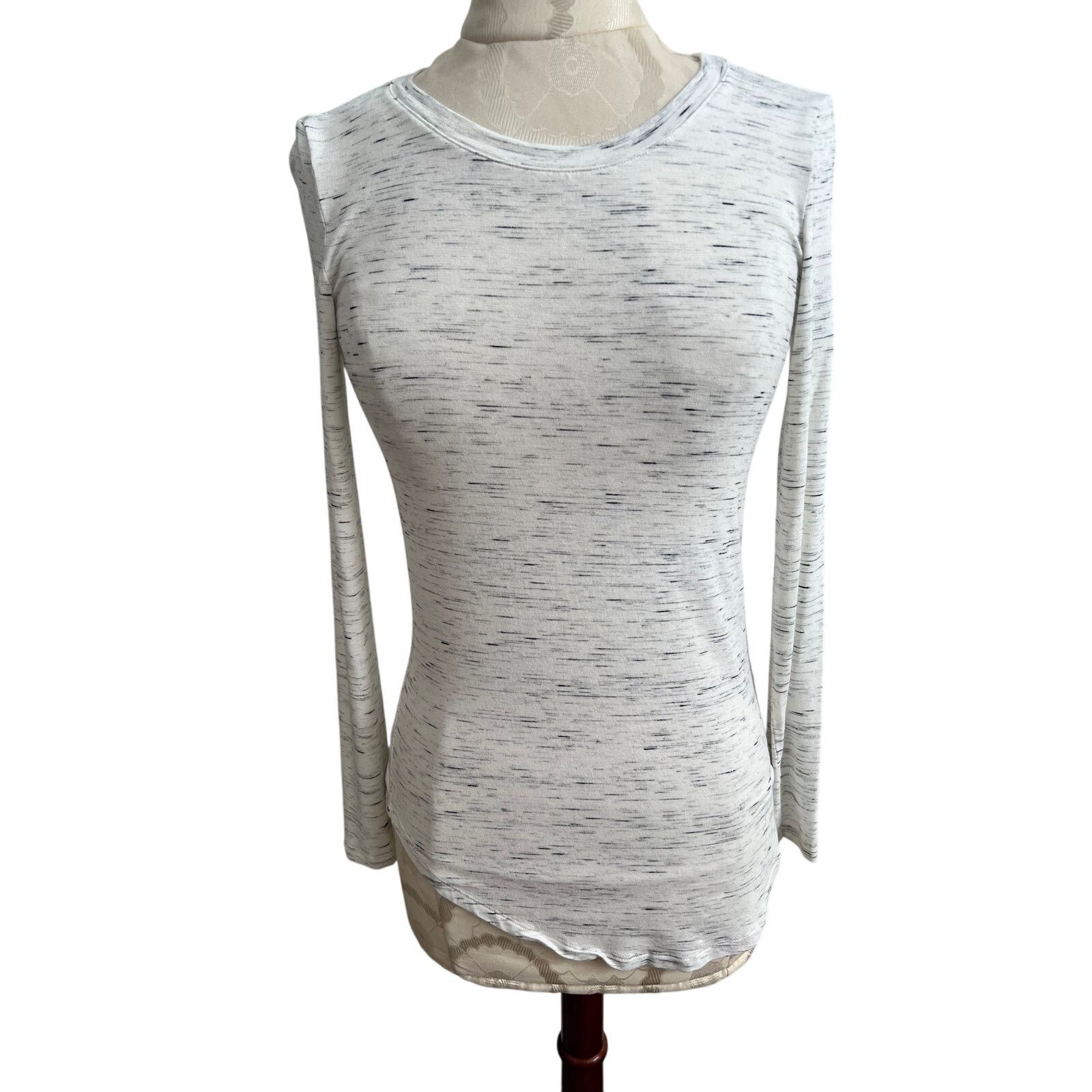 Old Navy Old Navy Women's Casual Long Sleeve Fitted Tshirt XS Size XS / US 0-2 / IT 36-38 - 1 Thumbnail