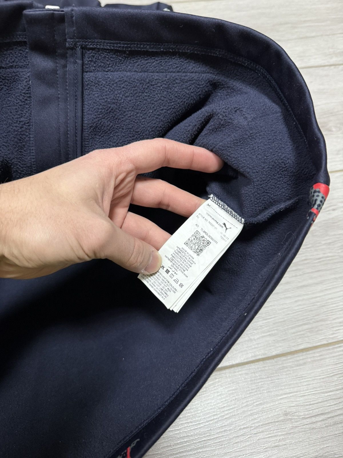 Puma × Red Bull Puma Red Bull Pirelli mobil 1 big logo print jacket zip Size US M / EU 48-50 / 2 - 8 Thumbnail