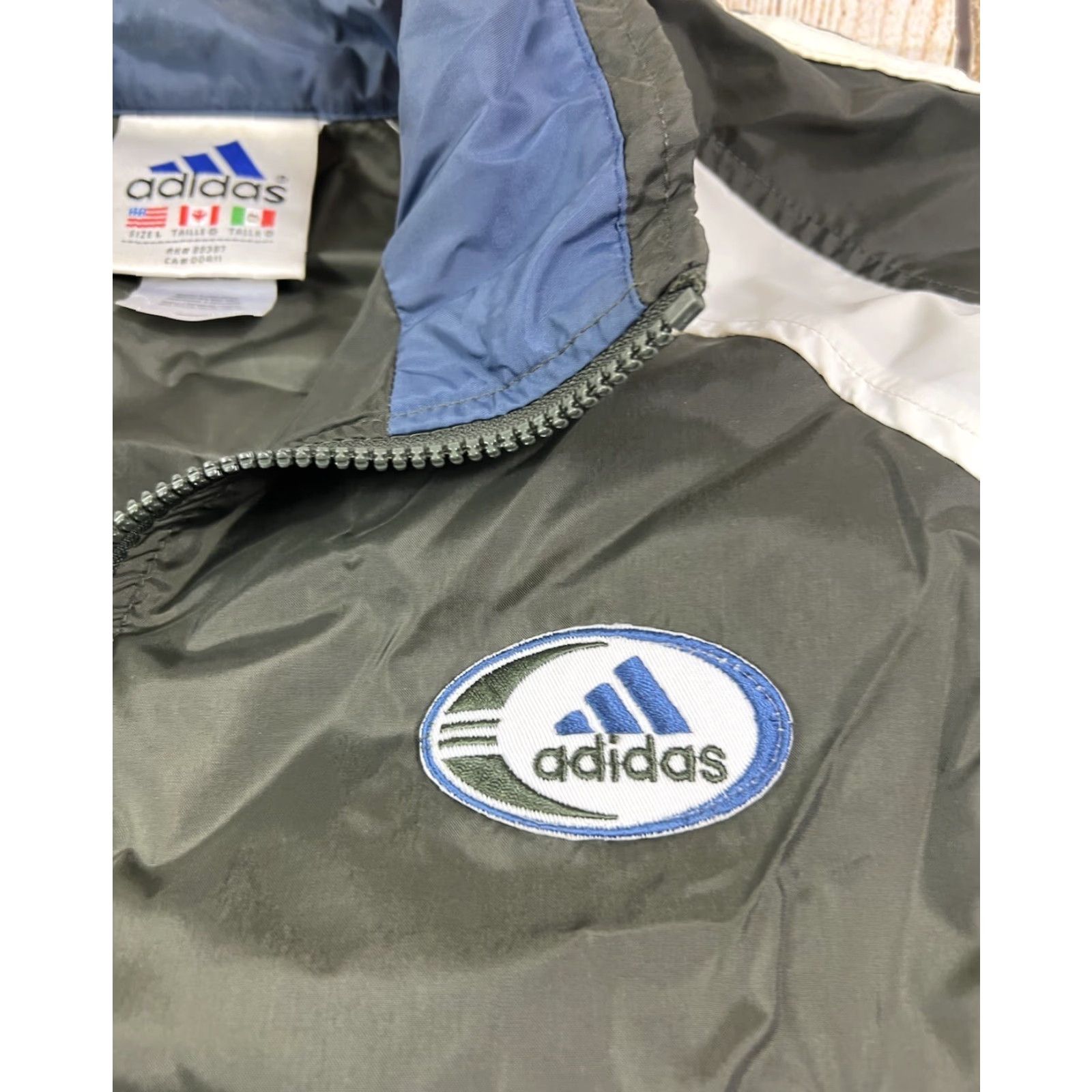 Adidas VINTAGE adidas Windbreaker Jacket Full Zip Lightweight Blue Large Mens Size US L / EU 52-54 / 3 - 6 Thumbnail