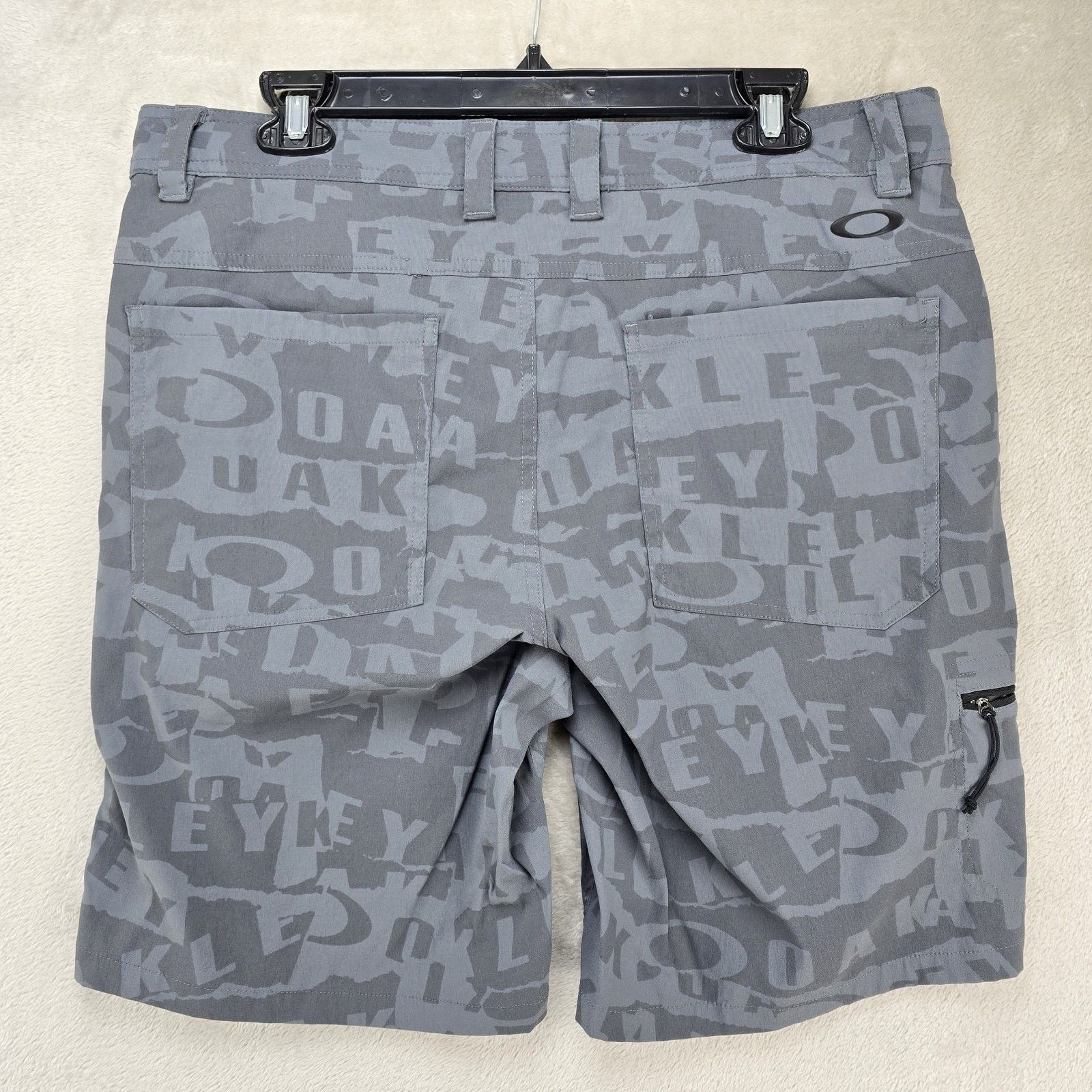 Oakley Oakley Golf Transition Ransom Short Mens 33 Gray Collage AOP Size US 33 - 7 Thumbnail