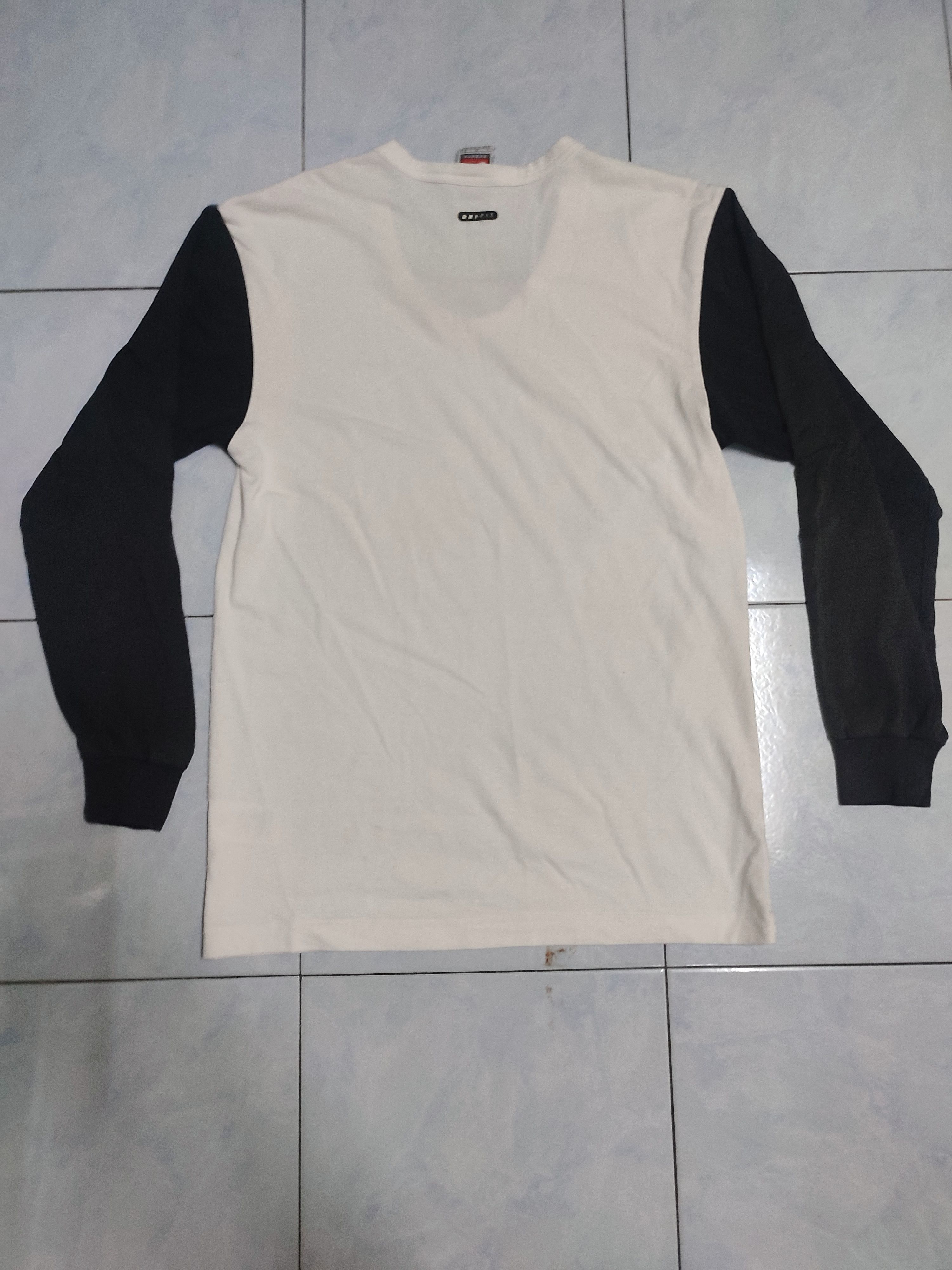 image of Vintage 90's Nike Long Sleeve Tshirt in White/Black, Men's (Size Large)