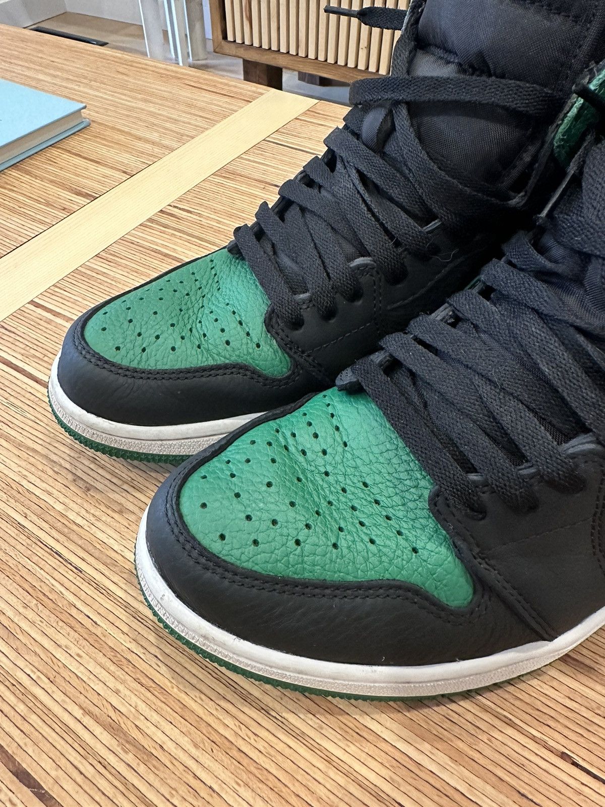 Jordan Brand Air Jordan 1 Retro High OG Black/Pine Green Size US 9.5 / EU 42-43 - 6 Thumbnail