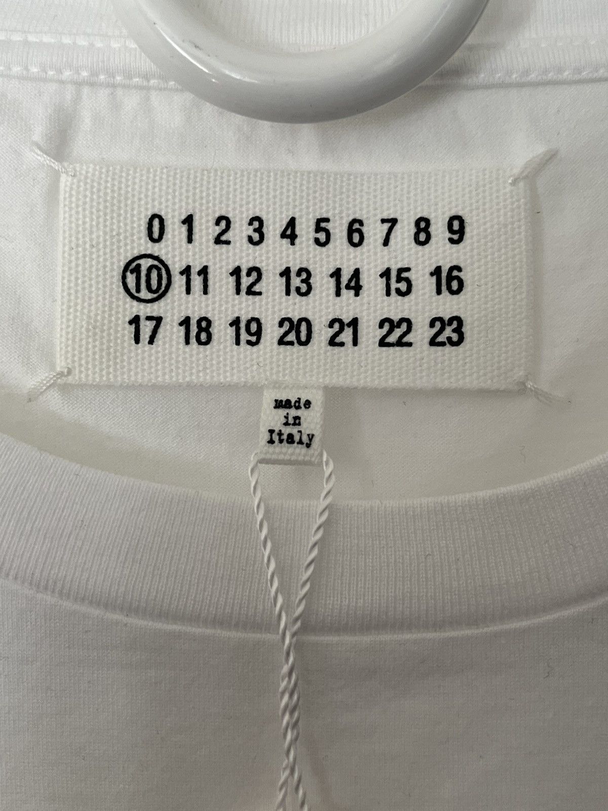 Maison Margiela Maison Margiela Luggage Tag T Shirt White Size 50 NWT Size US L / EU 52-54 / 3 - 4 Thumbnail