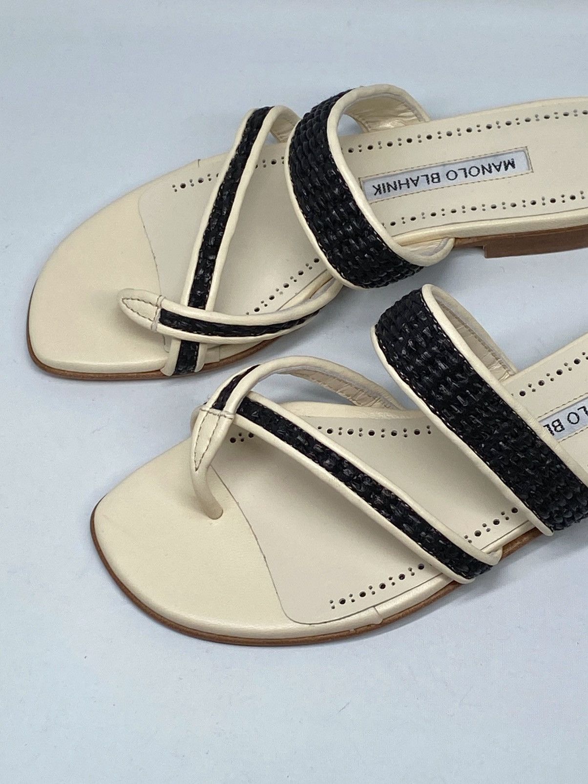 Manolo Blahnik Manolo Blahnik Susara Leather Sandals size 36 Size US 6 / IT 36 - 6 Thumbnail