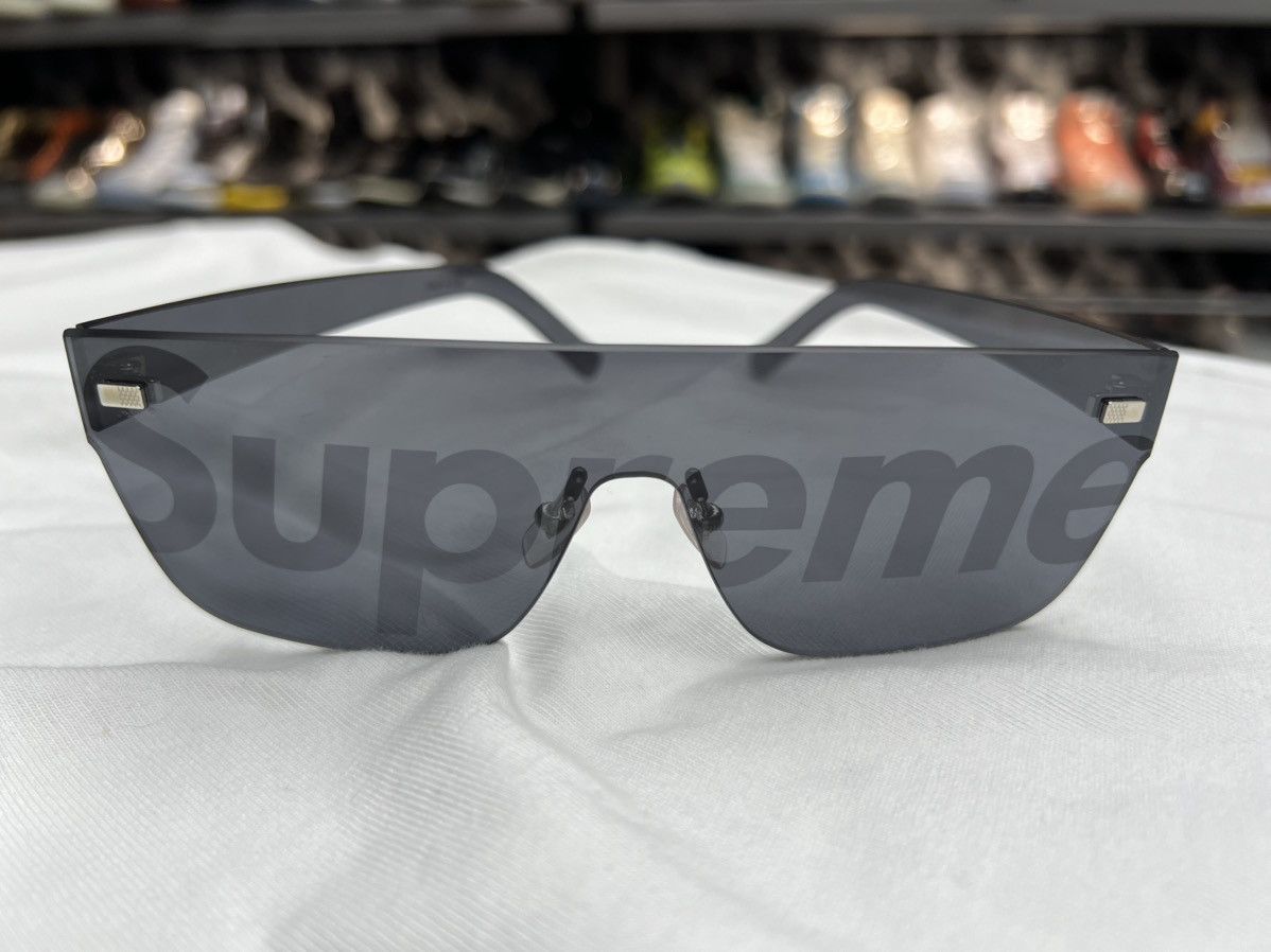 Louis Vuitton Louis Vuitton x Supreme Sunglasses Size ONE SIZE - 3 Thumbnail