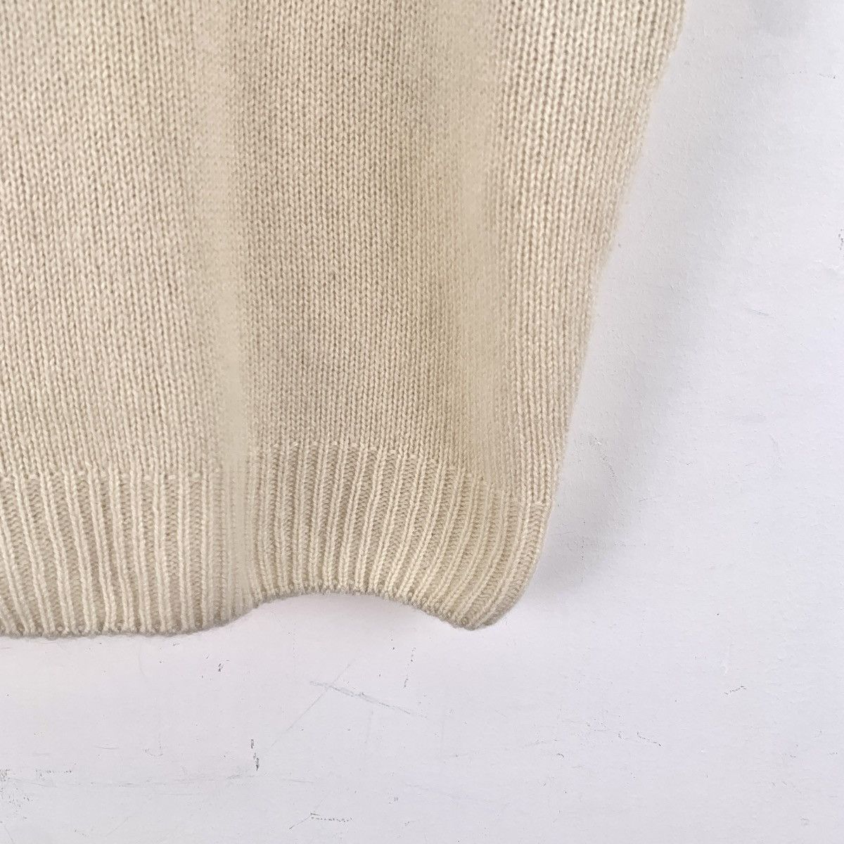 Dior Dior Beige Cashmere Crew Neck Sleeveless Knit Vest K26WX Size XS / US 0-2 / IT 36-38 - 4 Thumbnail