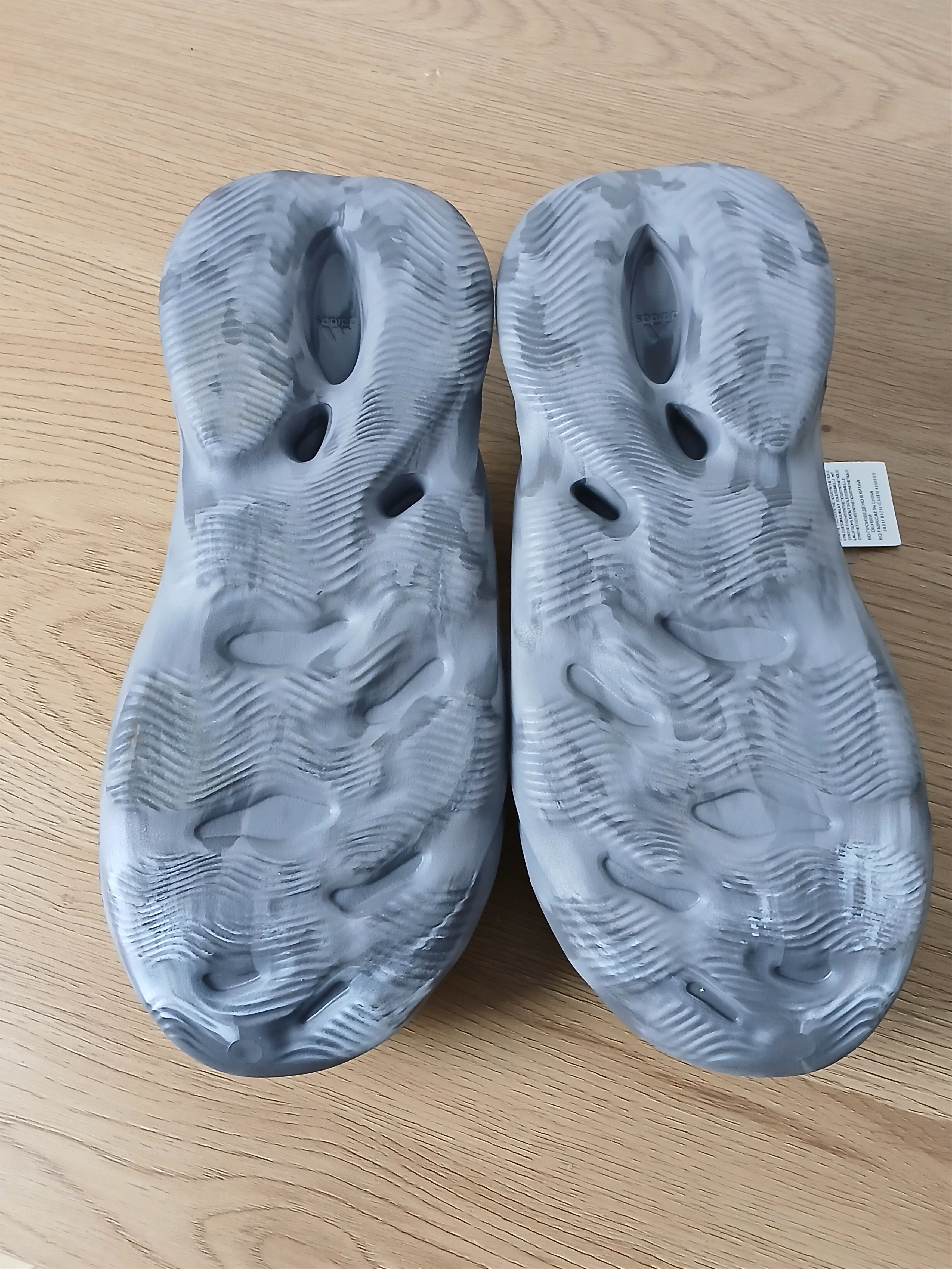 Adidas × Kanye West × Yeezy New Adidas Yeezy Foam Runner Size US 11 / EU 44 - 7 Thumbnail