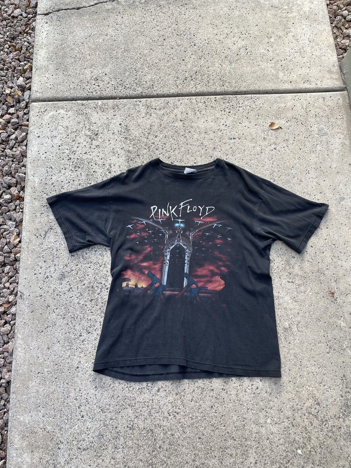Vintage Pink Floyd’s the wall t shirt Size US L / EU 52-54 / 3 - 1 Thumbnail