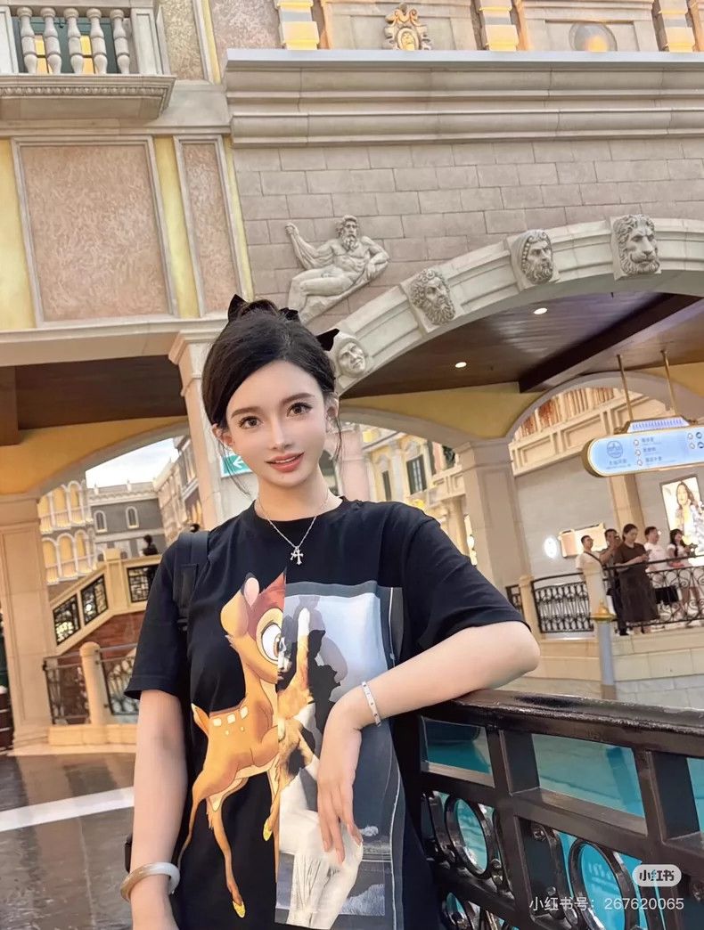 Other Givenchy Fawn Short Sleeve, size XS Size US XS / EU 42 / 0 - 5 Thumbnail