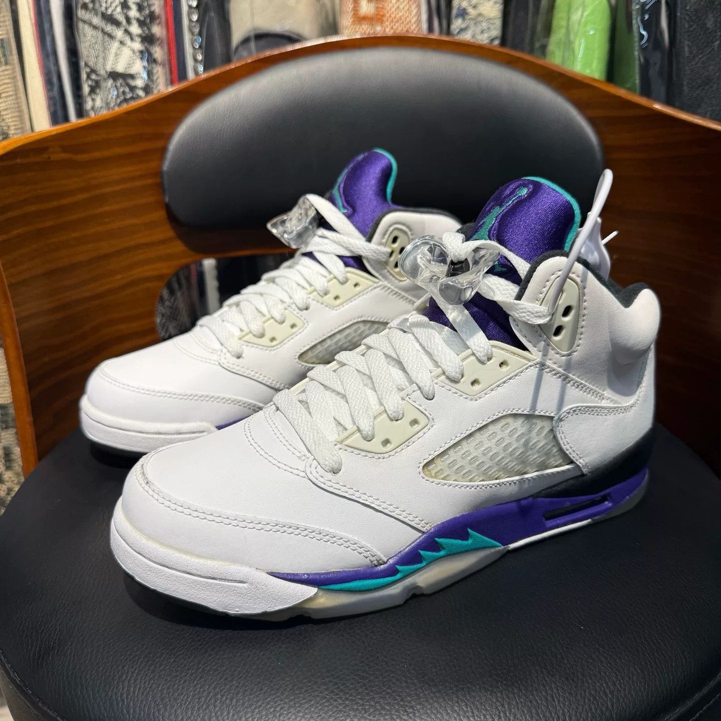 Nike Nike AJ5 White Lowtop Sneakers 38 Men Size US 6 / EU 39 - 1 Thumbnail