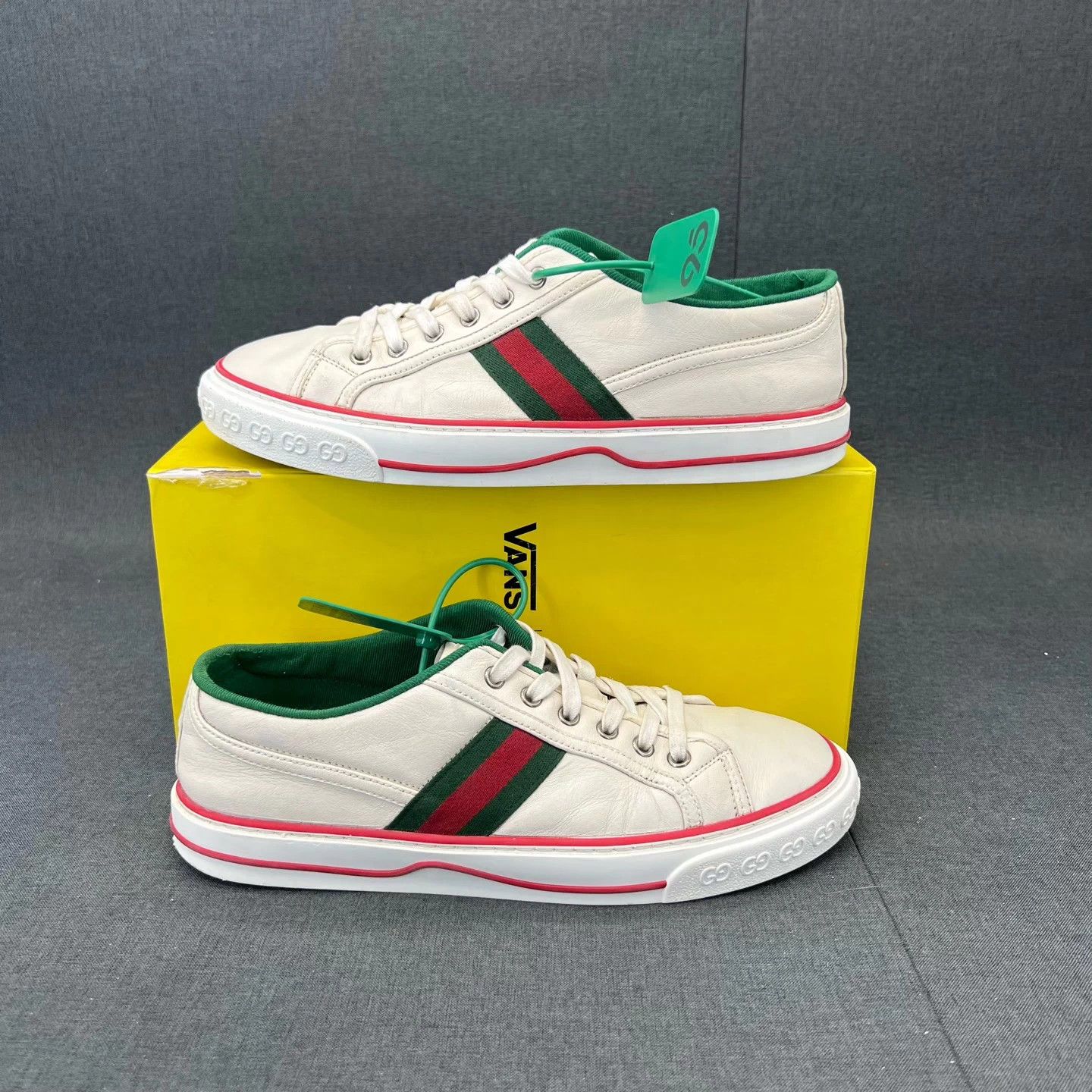 Gucci Gucci 1977 White 7 Mint Size US 7 / EU 40 - 2 Thumbnail