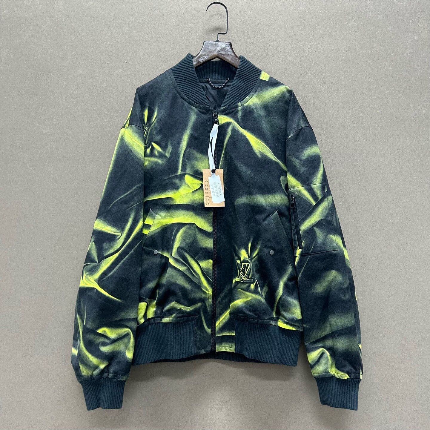 Louis Vuitton louis vuitton logo print jacket in unique color Size US L / EU 52-54 / 3 - 1 Thumbnail