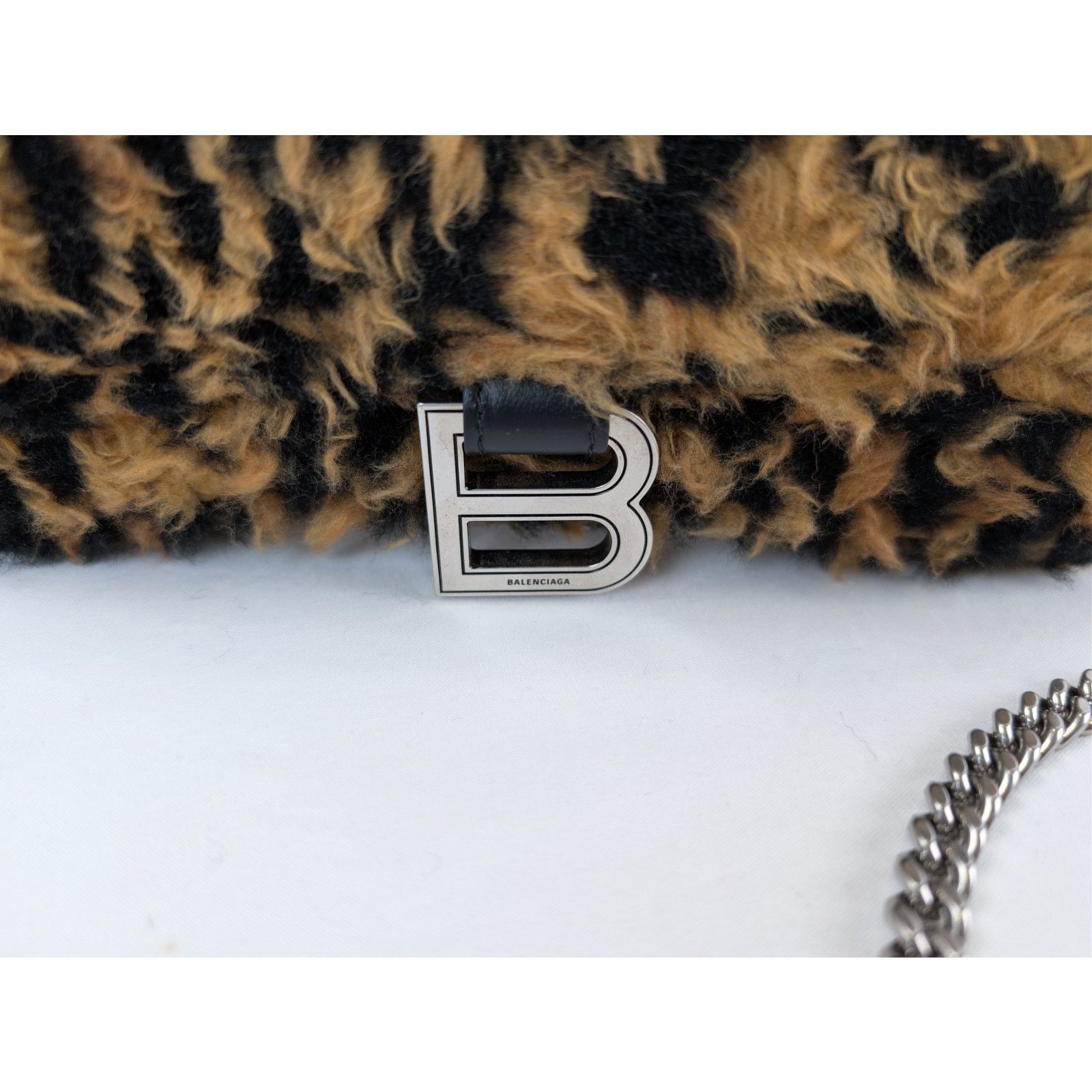 Balenciaga o1rshd1 Size: OS / Furry Leopard Wallet on Chain in Black Size ONE SIZE - 5 Thumbnail