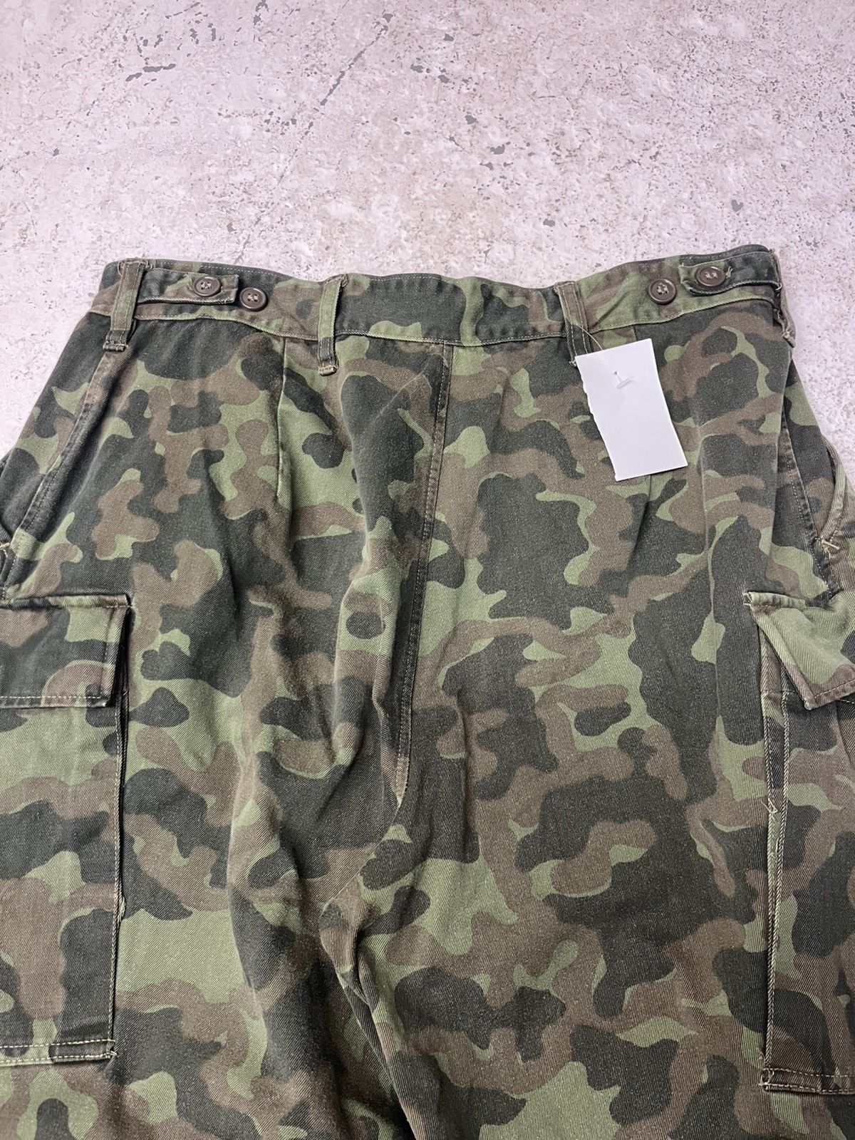 Vintage Vintage camo baggy army pants Size US 34 / EU 50 - 1 Thumbnail
