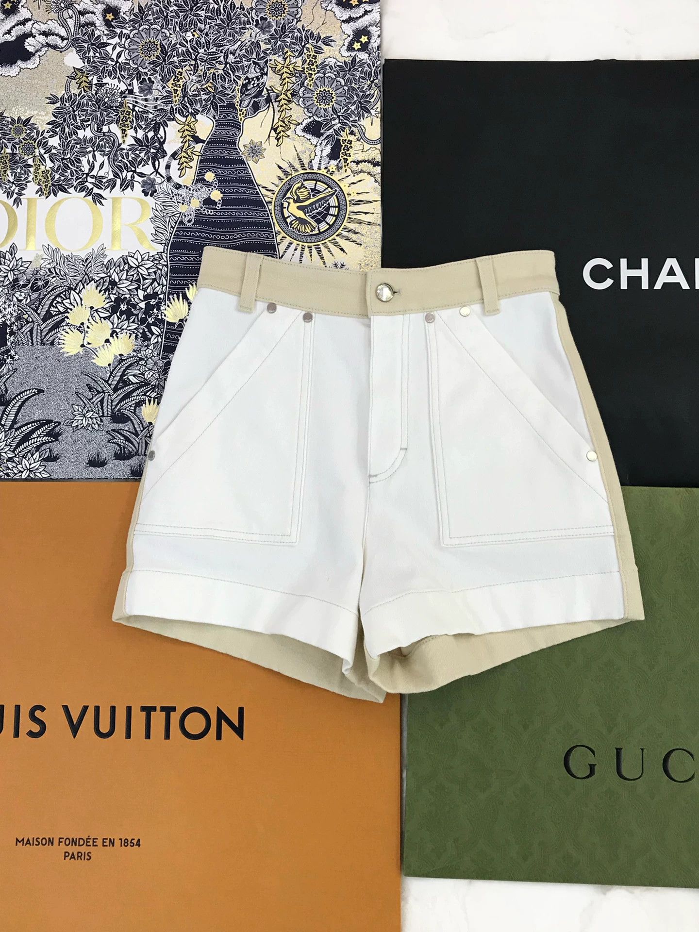 Chloe Chloe Two-Tone Denim Shorts Size 36" / US 14 / IT 50 - 1 Thumbnail
