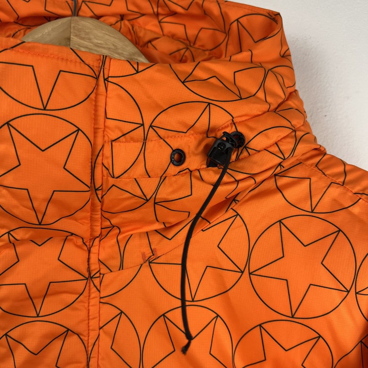 Pleasures Puma x Pleasuers Hood Jacket Primaloft Orange Star Y2K Down Size US L / EU 52-54 / 3 - 8 Thumbnail