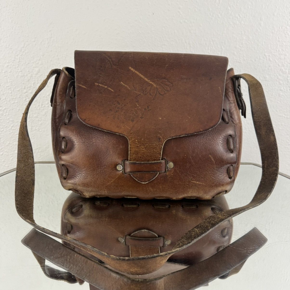 Other Vintage 90s Brown Tooled Leather Flower Butterfly Saddle Bag Size ONE SIZE - 3 Thumbnail