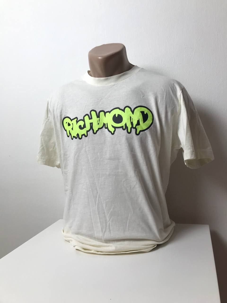 John Richmond John Richmond Mens Logo T Shirt Size Medium Off White/Cream Size US L / EU 52-54 / 3 - 9 Thumbnail