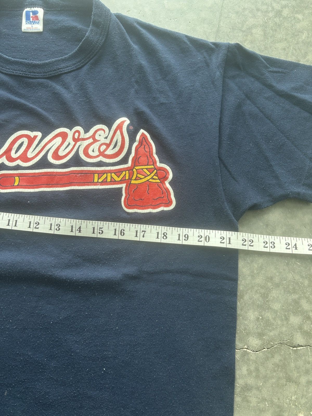 MLB × Russell Athletic × Vintage Vintage 90s Russell Atlanta Braves Graphic Tee Size US L / EU 52-54 / 3 - 8 Thumbnail
