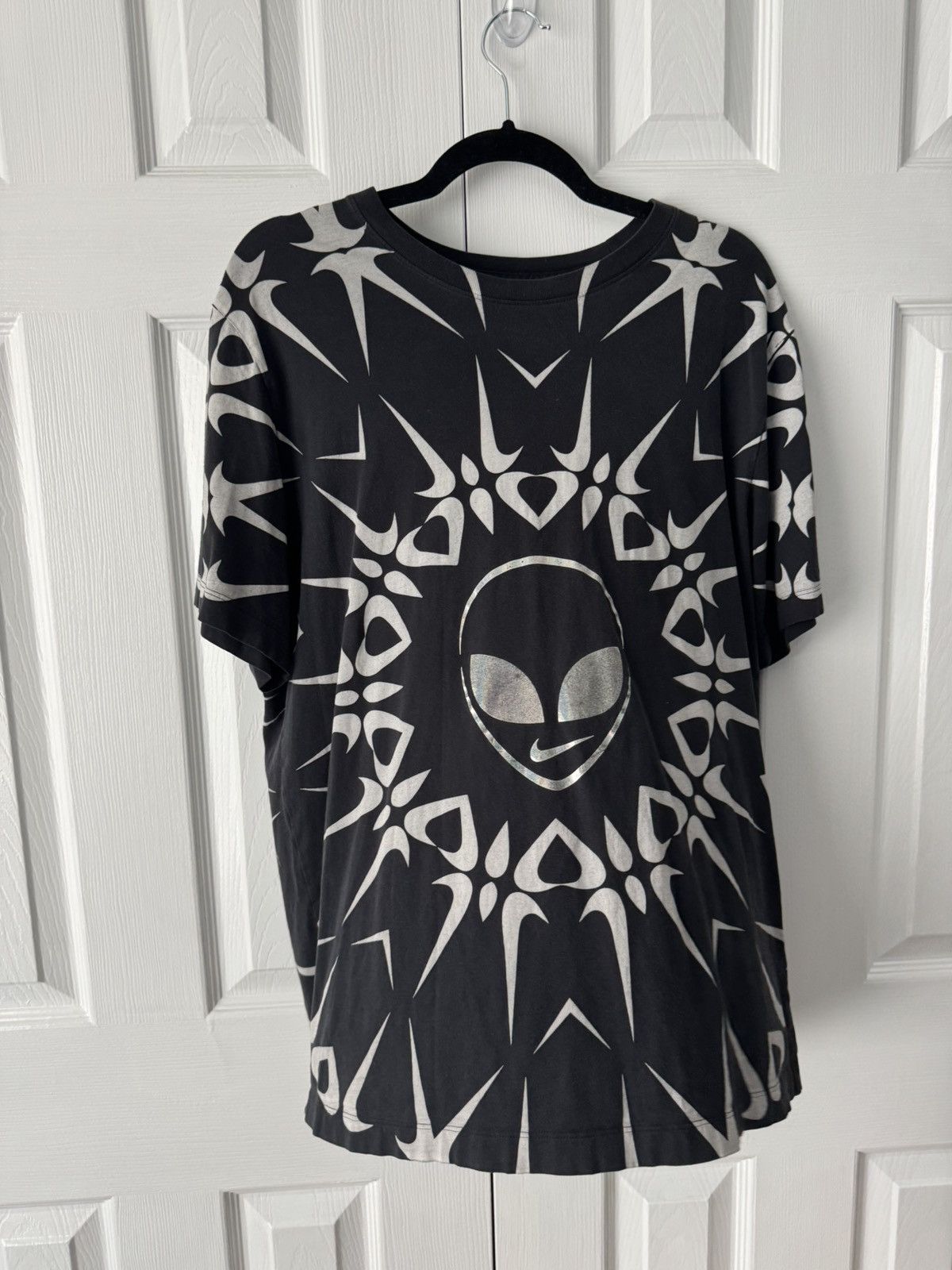Nike Nike Black Alien Graphic Tee Men’s L Holographic Print Size US L / EU 52-54 / 3 - 1 Thumbnail