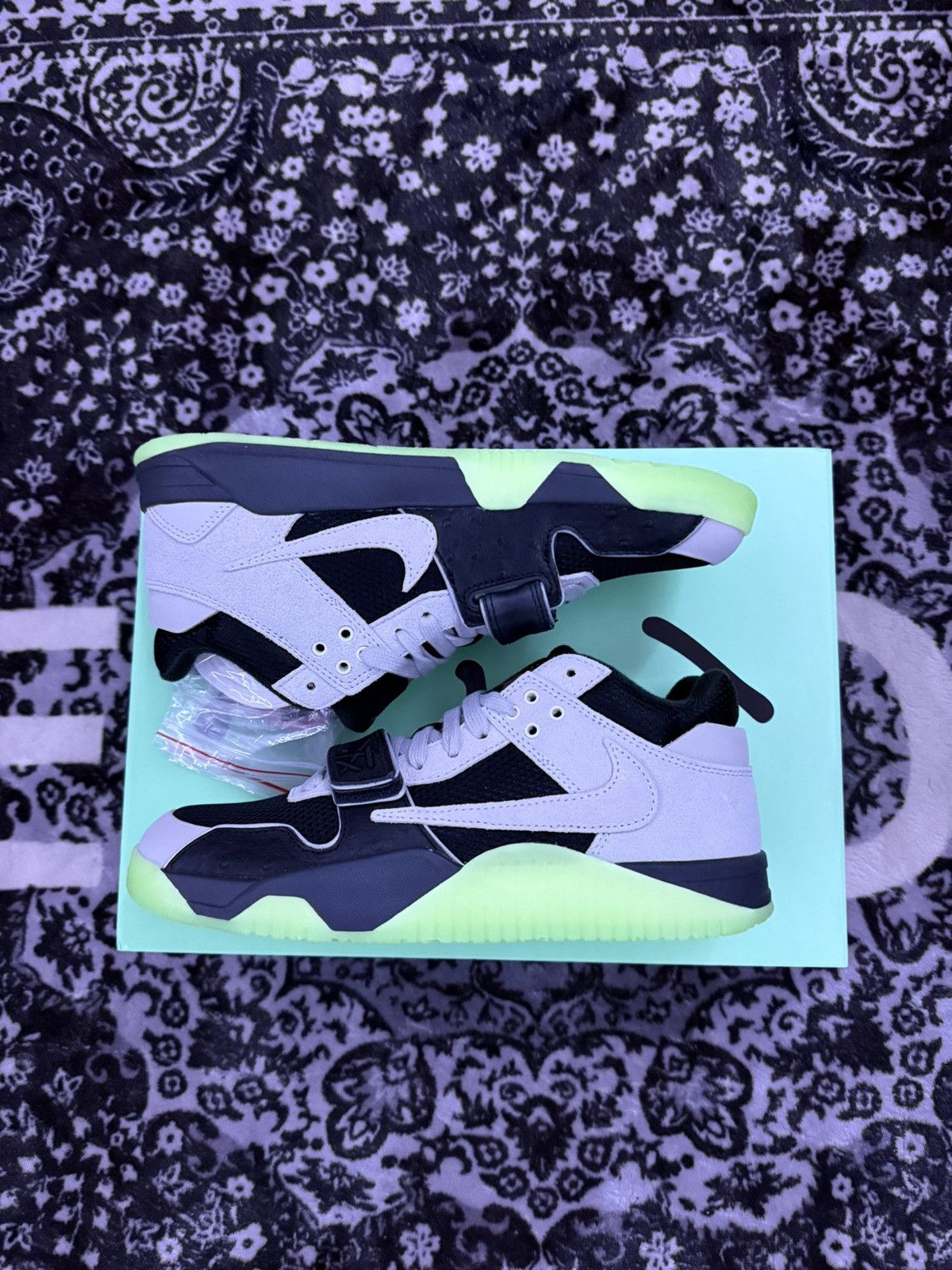 Jordan Brand × Travis Scott Chase B x Travis Scott Jumpman Jack TR Black Night Silver Size US 6.5 / EU 39-40 - 4 Thumbnail