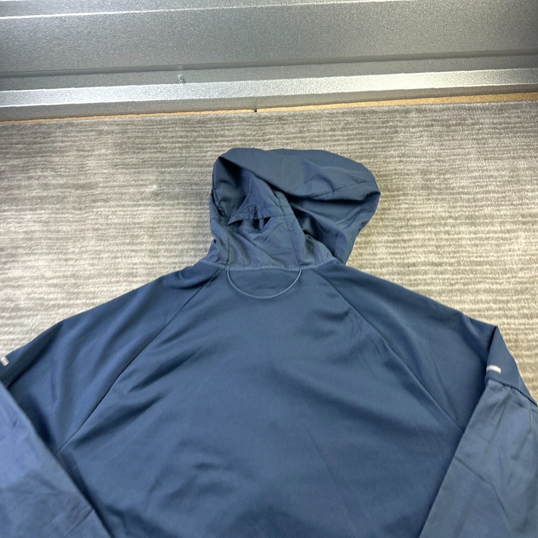 Nike Nike Jacket Mens Large Blue Miler Repel Windbreaker Running Reflective Size US L / EU 52-54 / 3 - 4 Thumbnail