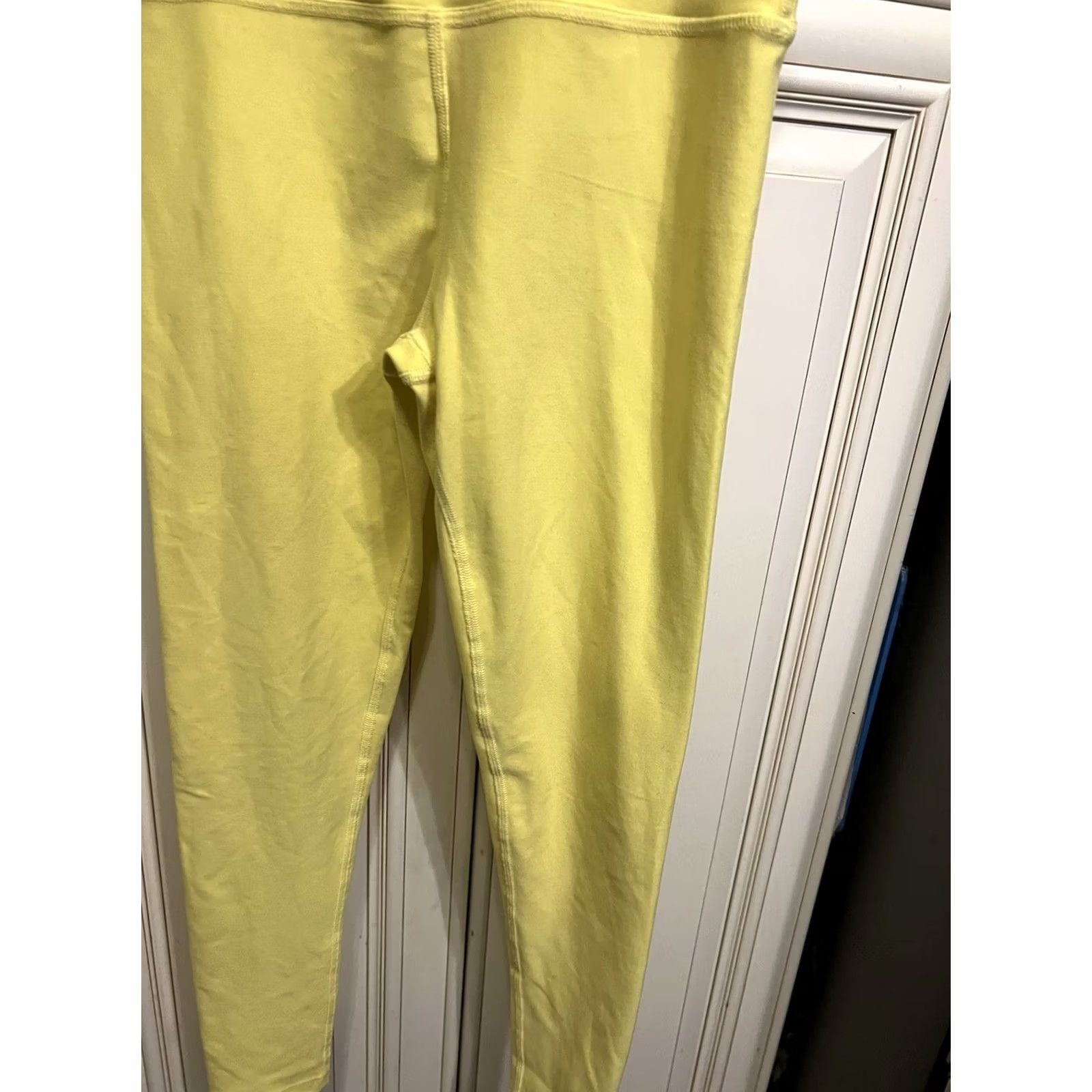 Beyond Yoga Beyond Yoga Leggings Shirt? Size 28" / US 6 / IT 42 - 2 Thumbnail
