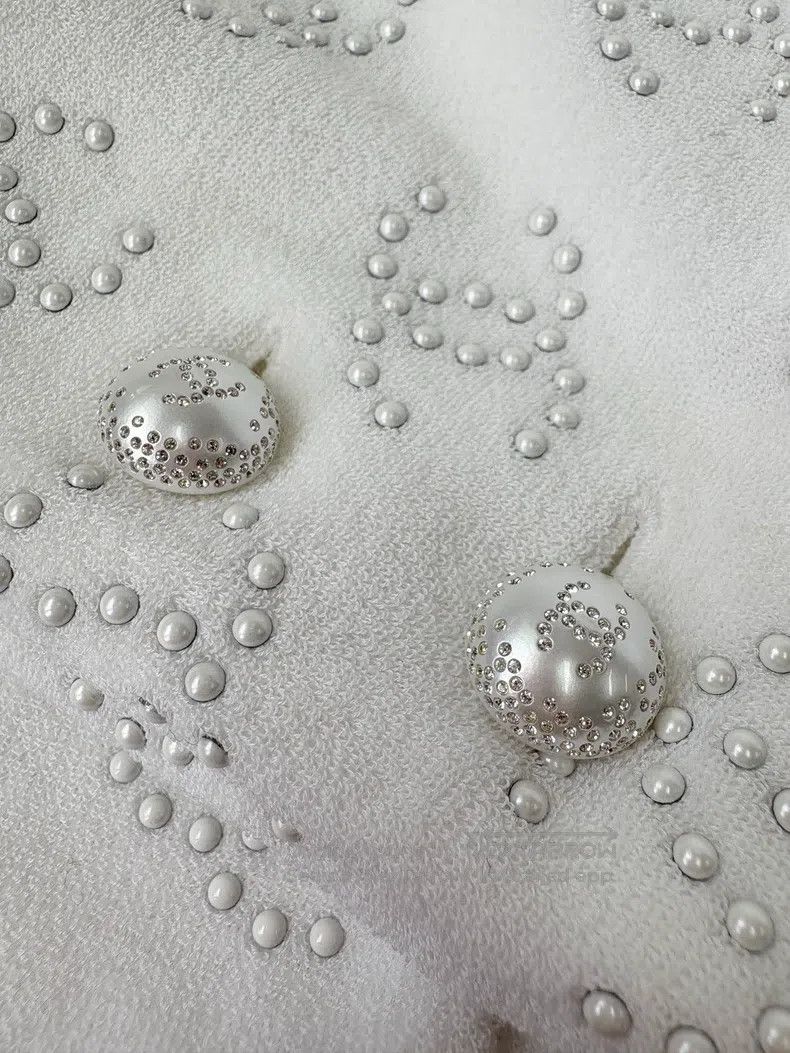 Chanel Chanel 23C white double C logo pearl jacket Size XS / US 0-2 / IT 36-38 - 5 Thumbnail
