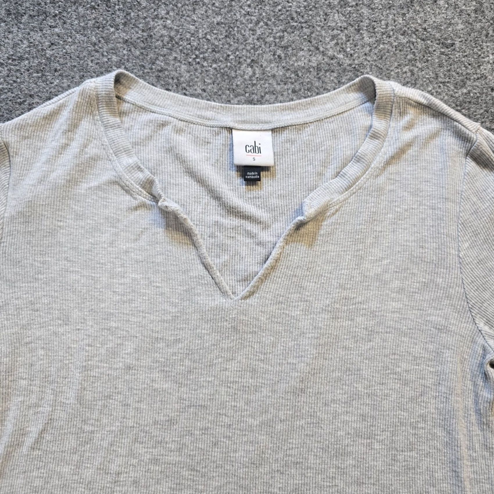 Vintage Cabi Top Womens Size Small Gray Ribbed Knit Long Sleeve V-Neck Casual Capsule Shirt Women Regular"} Size S / US 4 / IT 40 - 2 Thumbnail