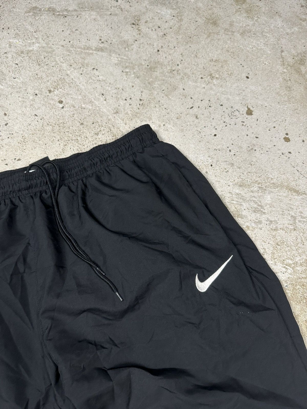 Nike Vintage Nike Black Track Pants Swoosh y2k Size US 34 / EU 50 - 8 Thumbnail