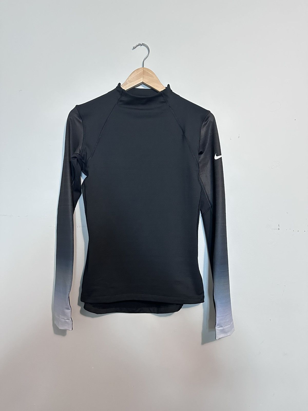 Nike Nike Hyperwarm athletic long sleeve Size M / US 6-8 / IT 42-44 - 1 Thumbnail