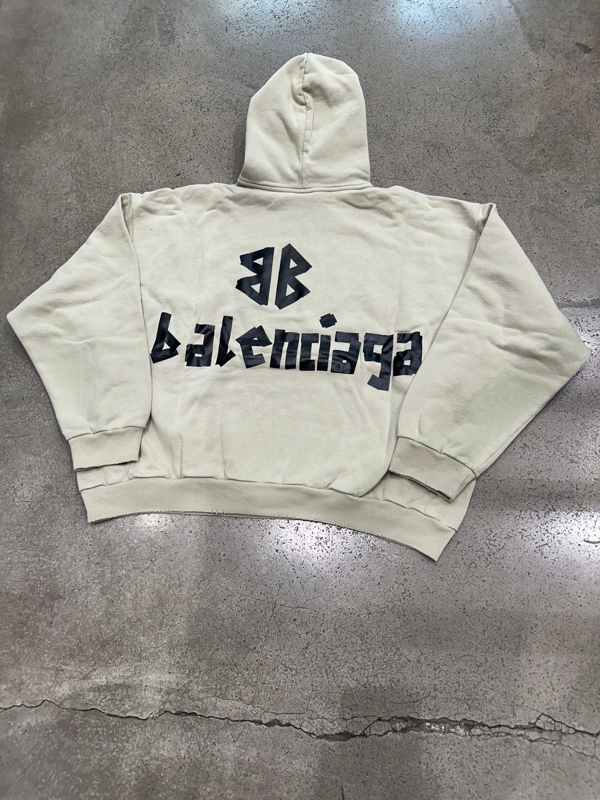 Balenciaga BALENCIAGA - New Tape type Hoodie Beige Size US S / EU 44-46 / 1 - 2 Thumbnail
