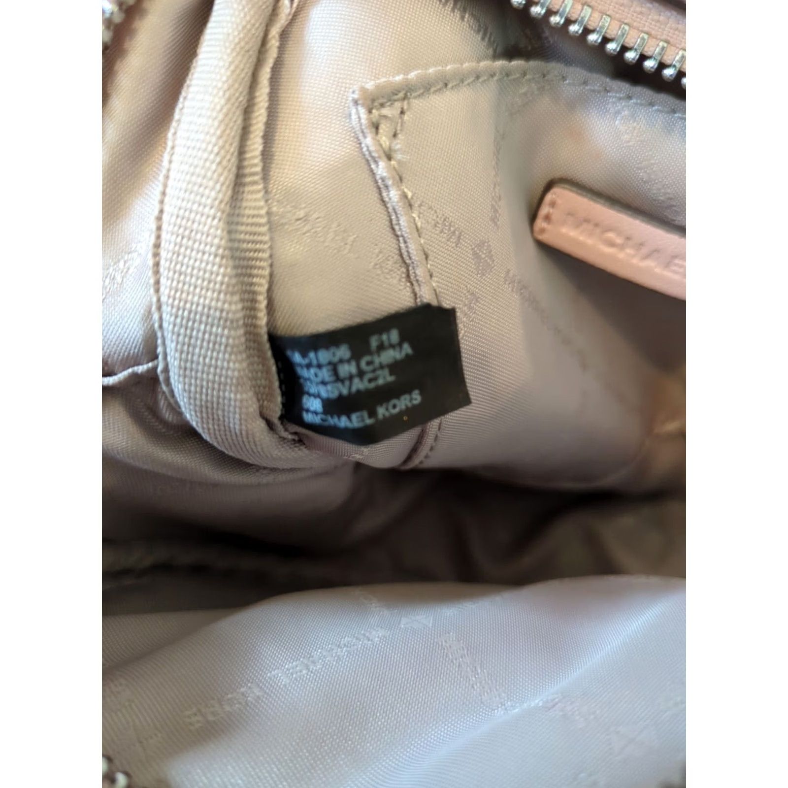 Vintage Michael Kors Vivianne Canteen Quilted Leather Crossbody Bag Women Pink Pastel Crossbody Quilted Leather Bag Mens Womens Girls Size ONE SIZE - 6 Thumbnail