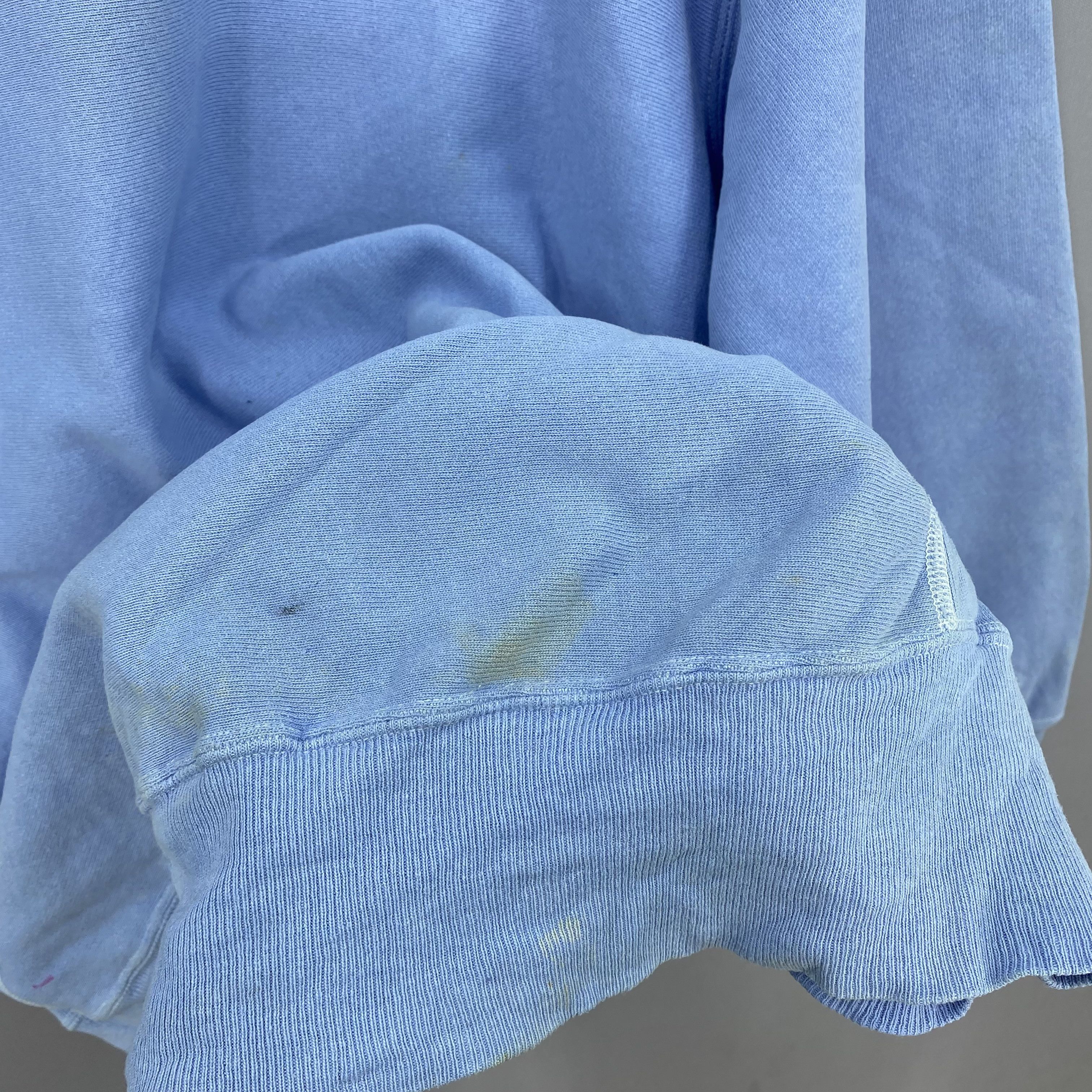Champion Vintage 80s Champion Reverse Weave Dirty Ripped Sweatshirt Size US L / EU 52-54 / 3 - 7 Thumbnail