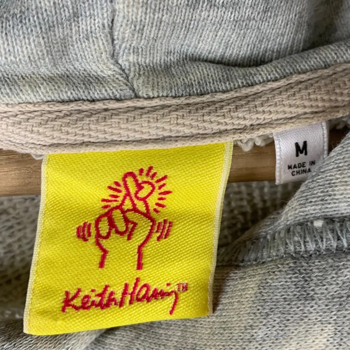 Keith Haring UNIQLO x KEITH HARING USA Flag Dance Best Buddies Size US L / EU 52-54 / 3 - 6 Thumbnail