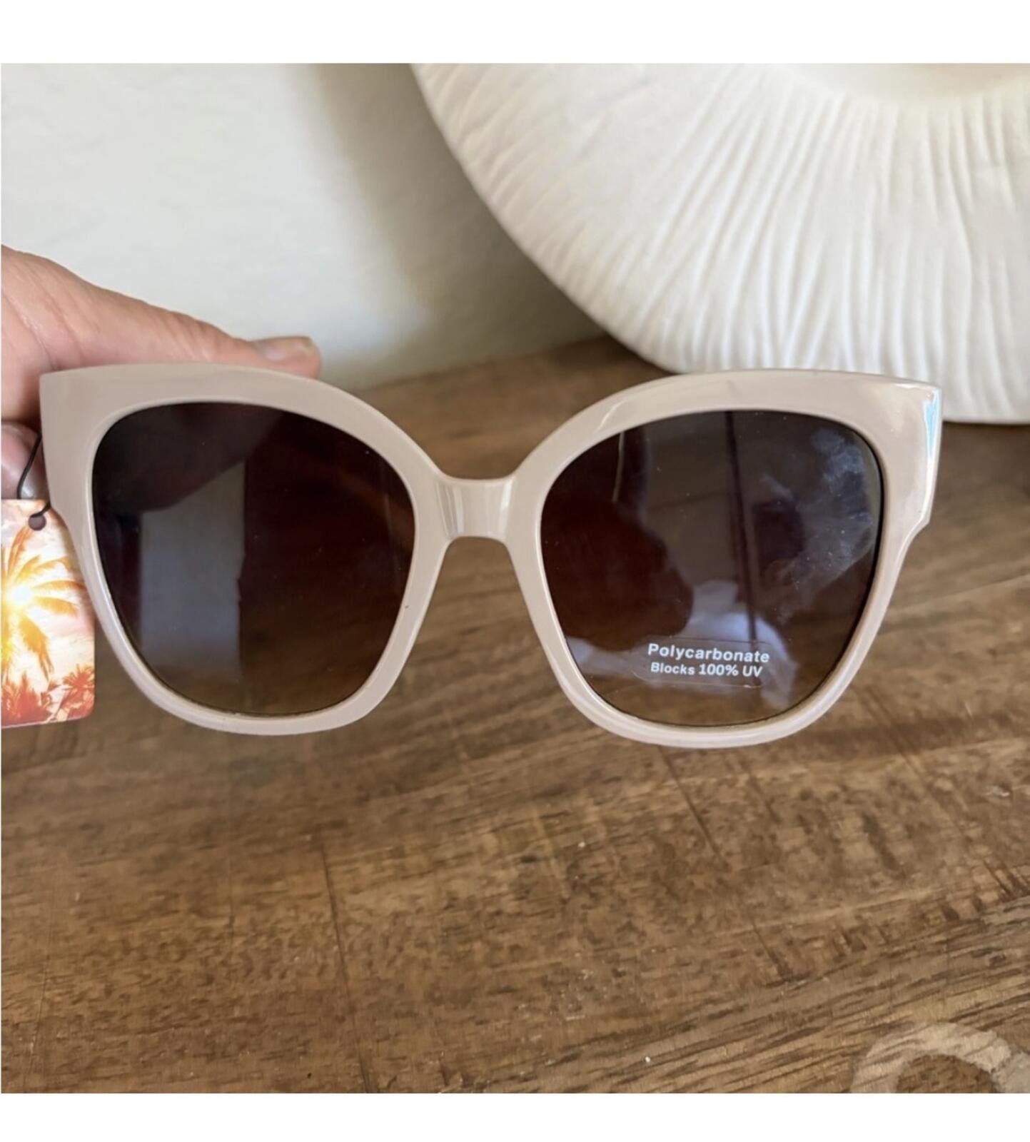 Other Chic Beige Sunglasses with Decorative Accent Size ONE SIZE - 6 Thumbnail