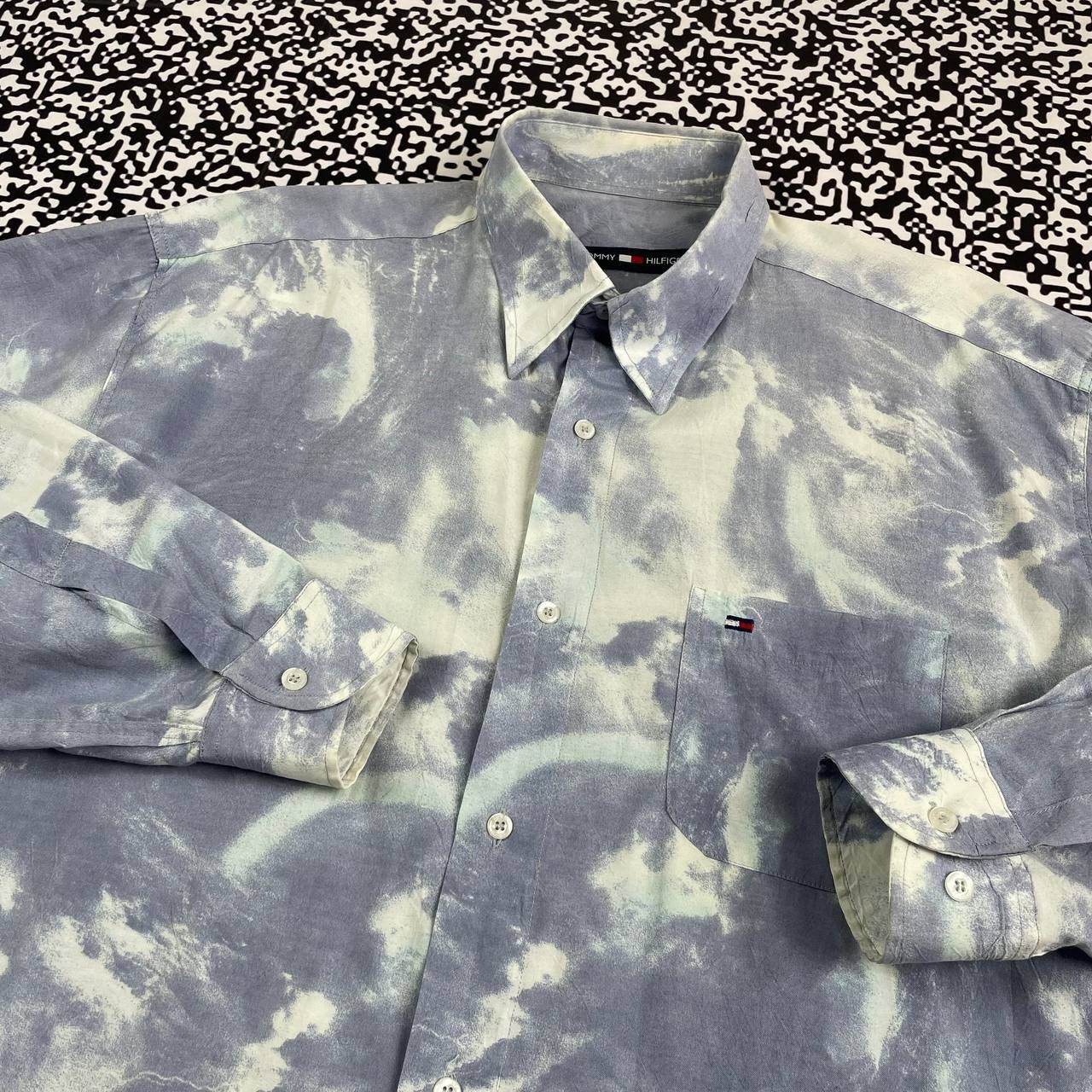 Tommy Hilfiger Vintage Y2K Tommy Hilfiger Retro Art Rare Shirt Size US XL / EU 56 / 4 - 7 Thumbnail