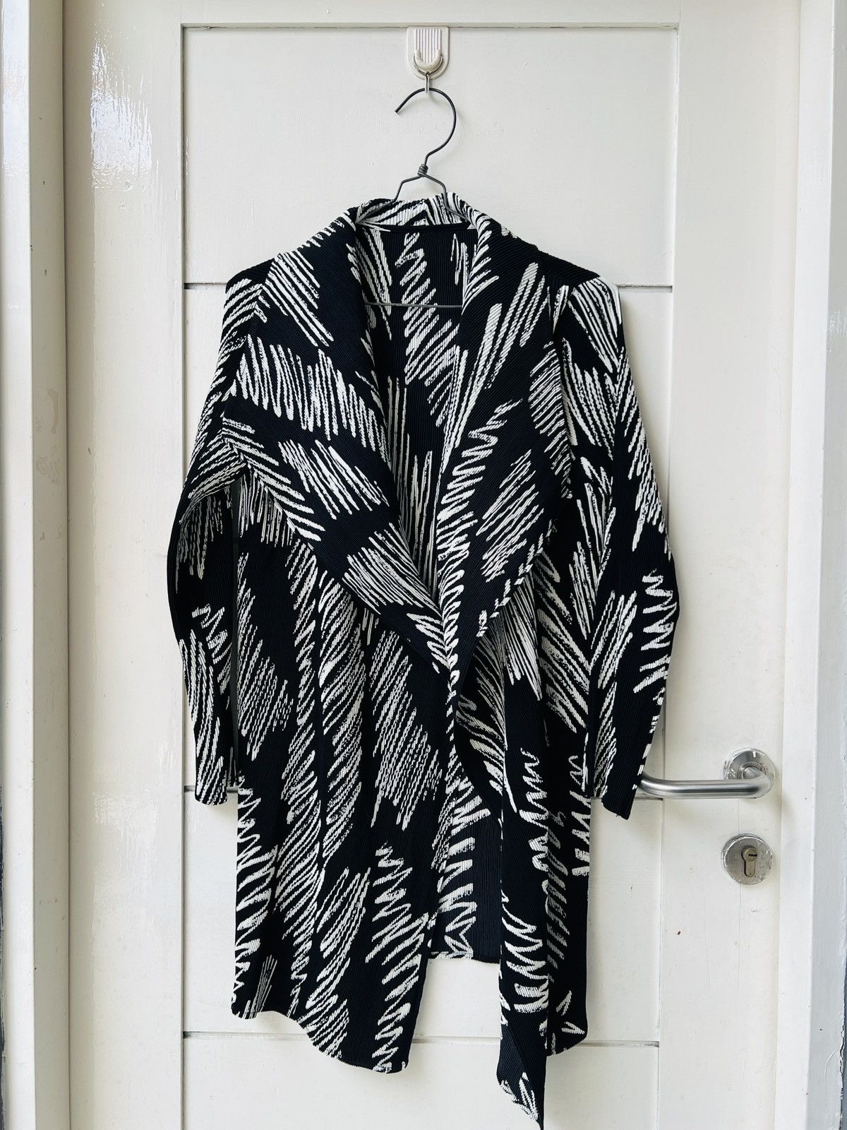 Issey Miyake × Japanese Brand Scratch Paint Pleats Outer Size S / US 4 / IT 40 - 1 Thumbnail