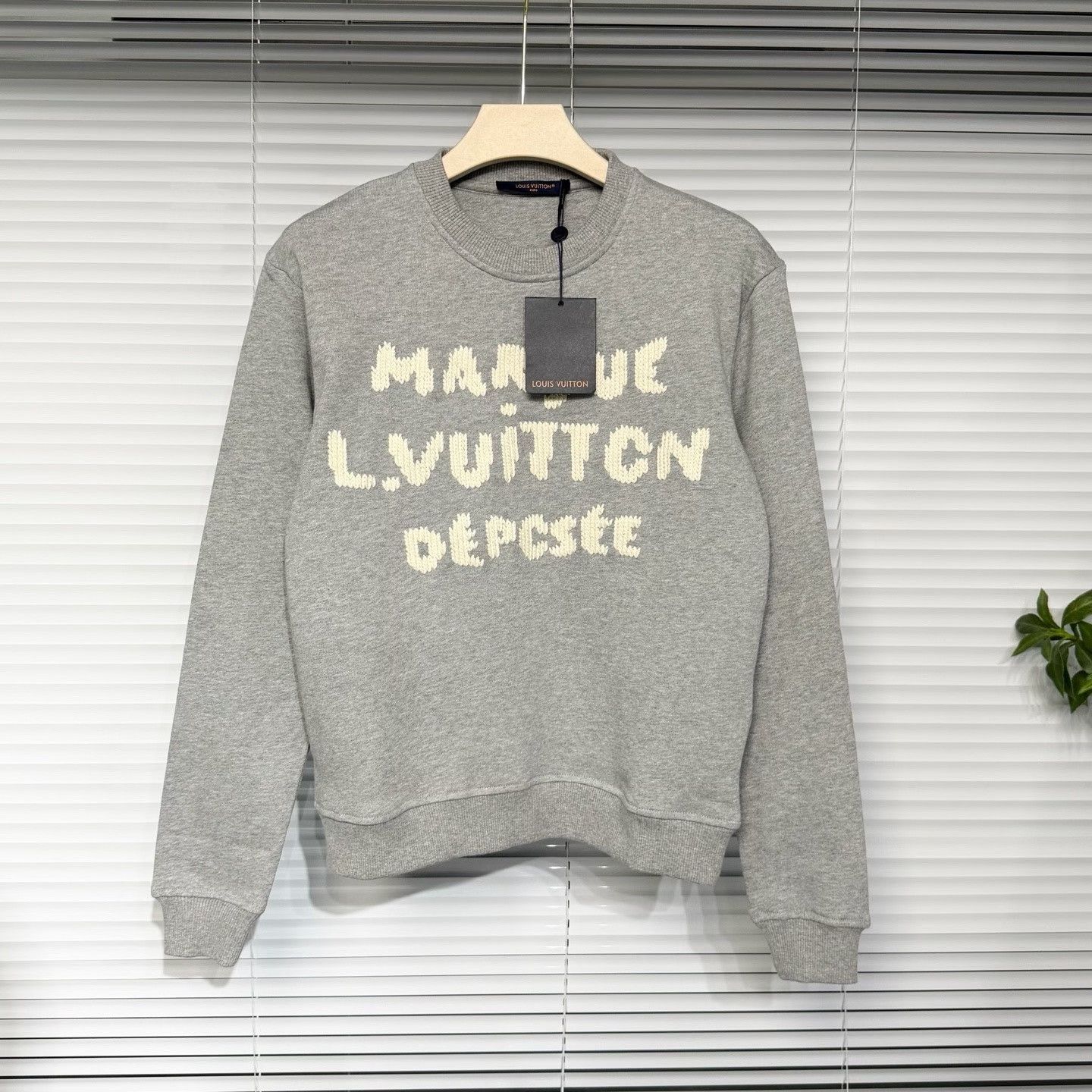 Louis Vuitton Louis Vuitton XS Gray Sweatshirt Size US XS / EU 42 / 0 - 1 Thumbnail