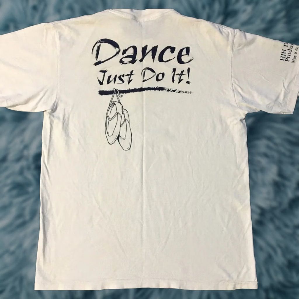 DANCER VINTAGE 90s Dance Just Do It Faded Shirt M White Nike Pattern: Striped Logo: Single Stitch/Blue Crew Neck Short Sleeve Mens T-Shirt Size US M / EU 48-50 / 2 - 1 Thumbnail