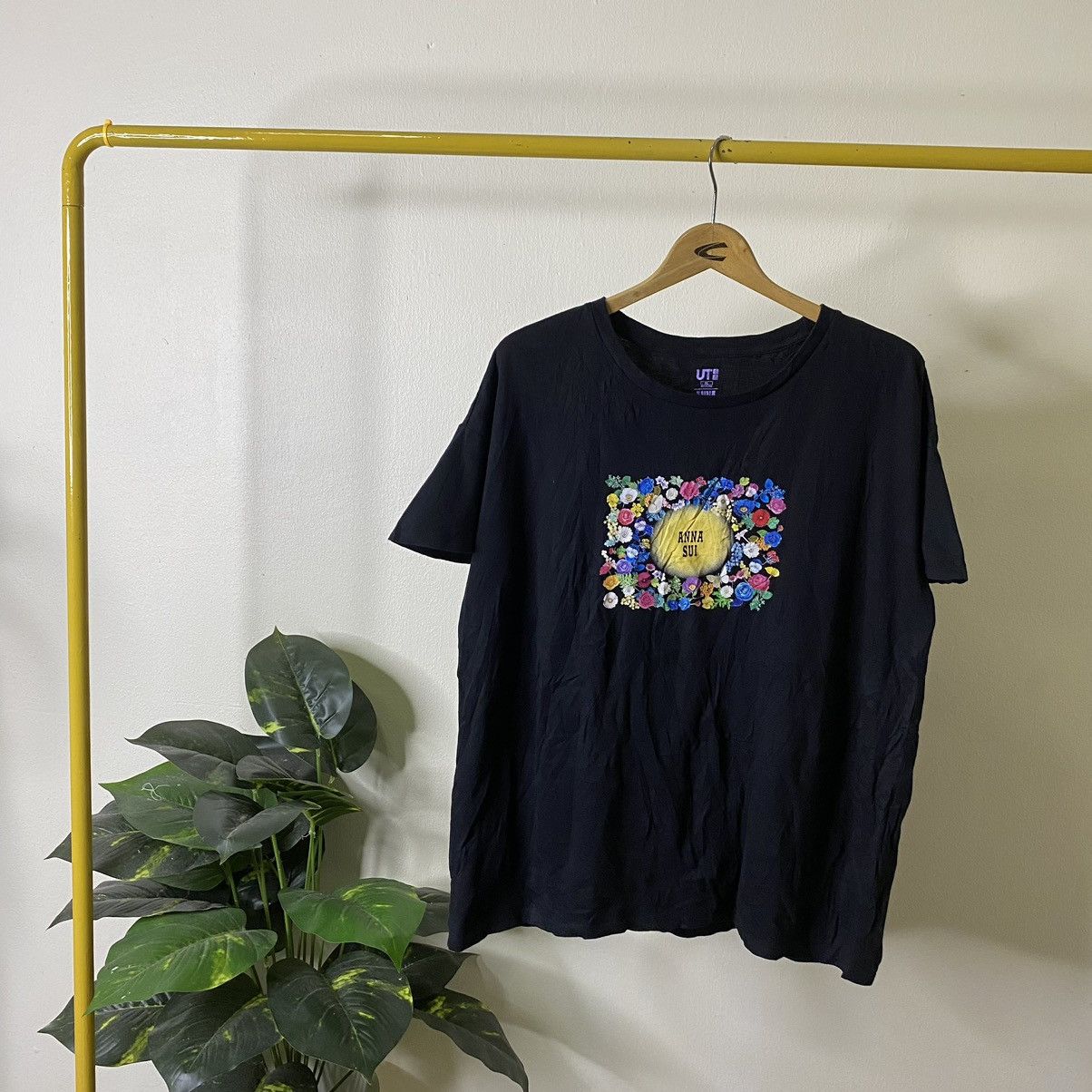 Designer Uniqlo x Anna Sui Collaboration Tee Size US L / EU 52-54 / 3 - 1 Thumbnail