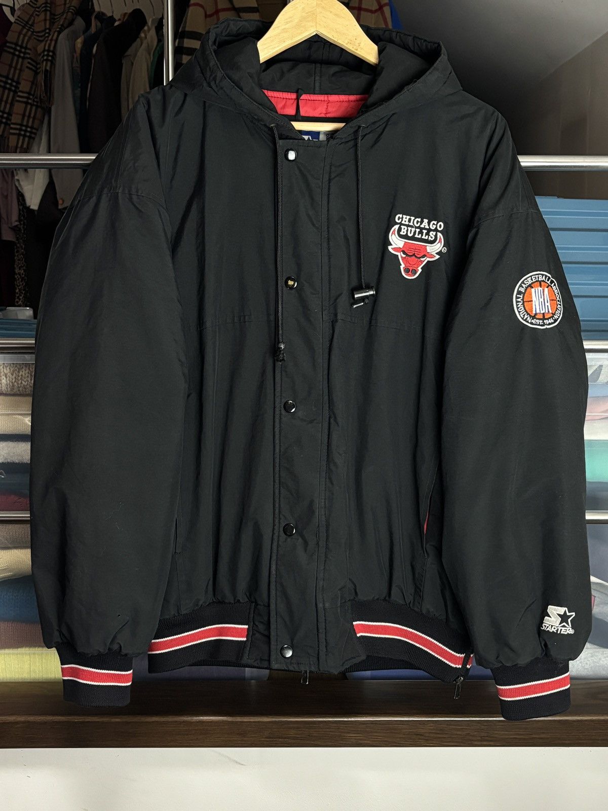 Starter Vintage Starter Chicago Bulls NBA Hooded Bomber Jacket VNTG Size US M / EU 48-50 / 2 - 1 Thumbnail